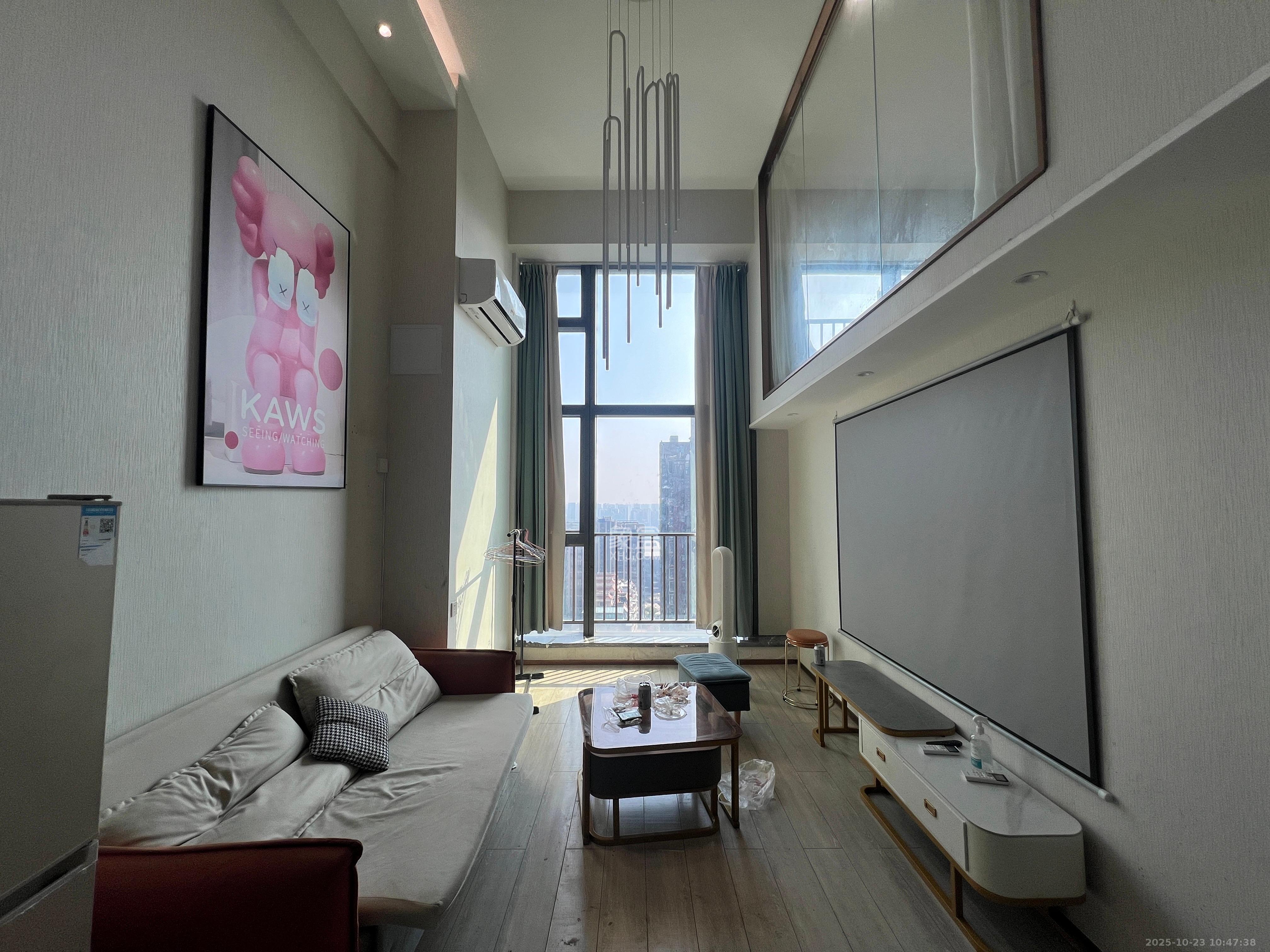 华远华时代  3室2厅2卫    3500.0元/月