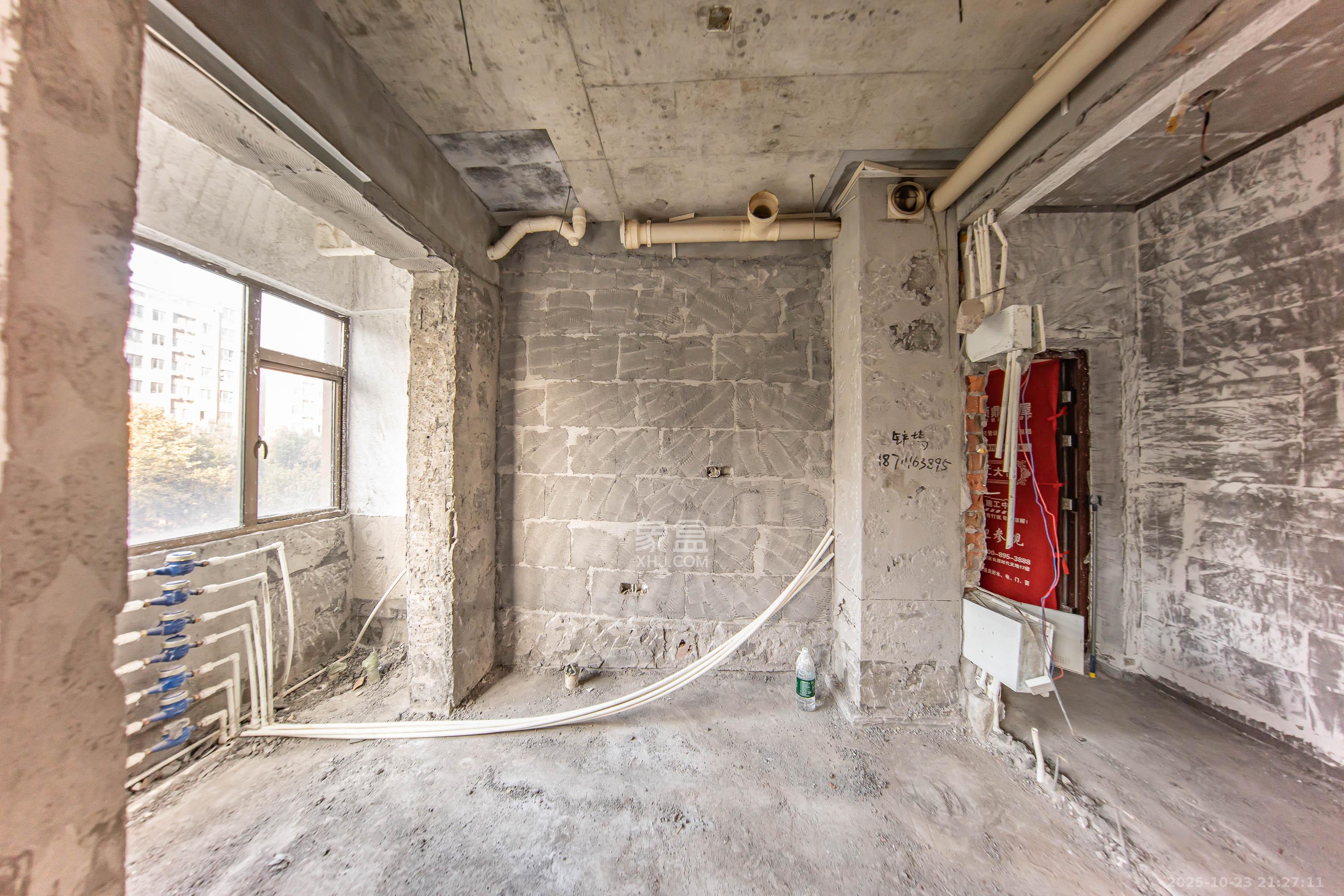 江山帝景哈佛  5室2厅2卫    103.8万厨房