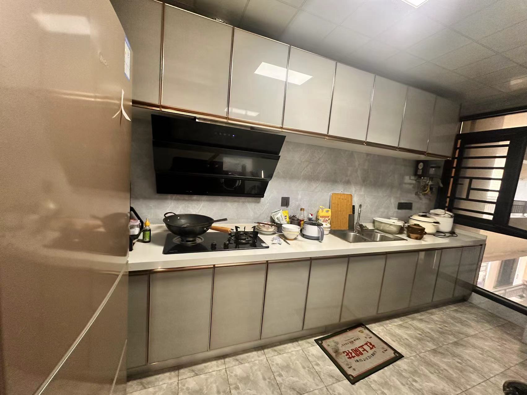 万恒白金汉宫  3室2厅2卫    2500.0元/月室内图