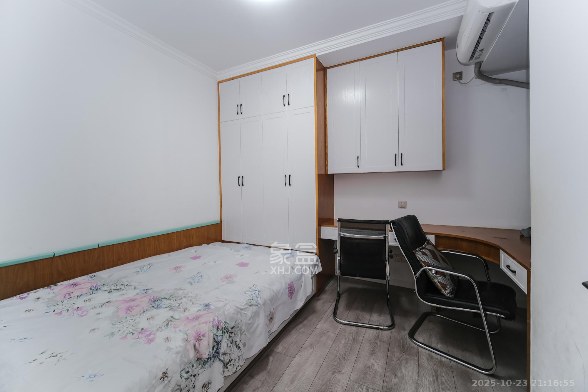 三一街区  3室2厅2卫    92.8万卧室