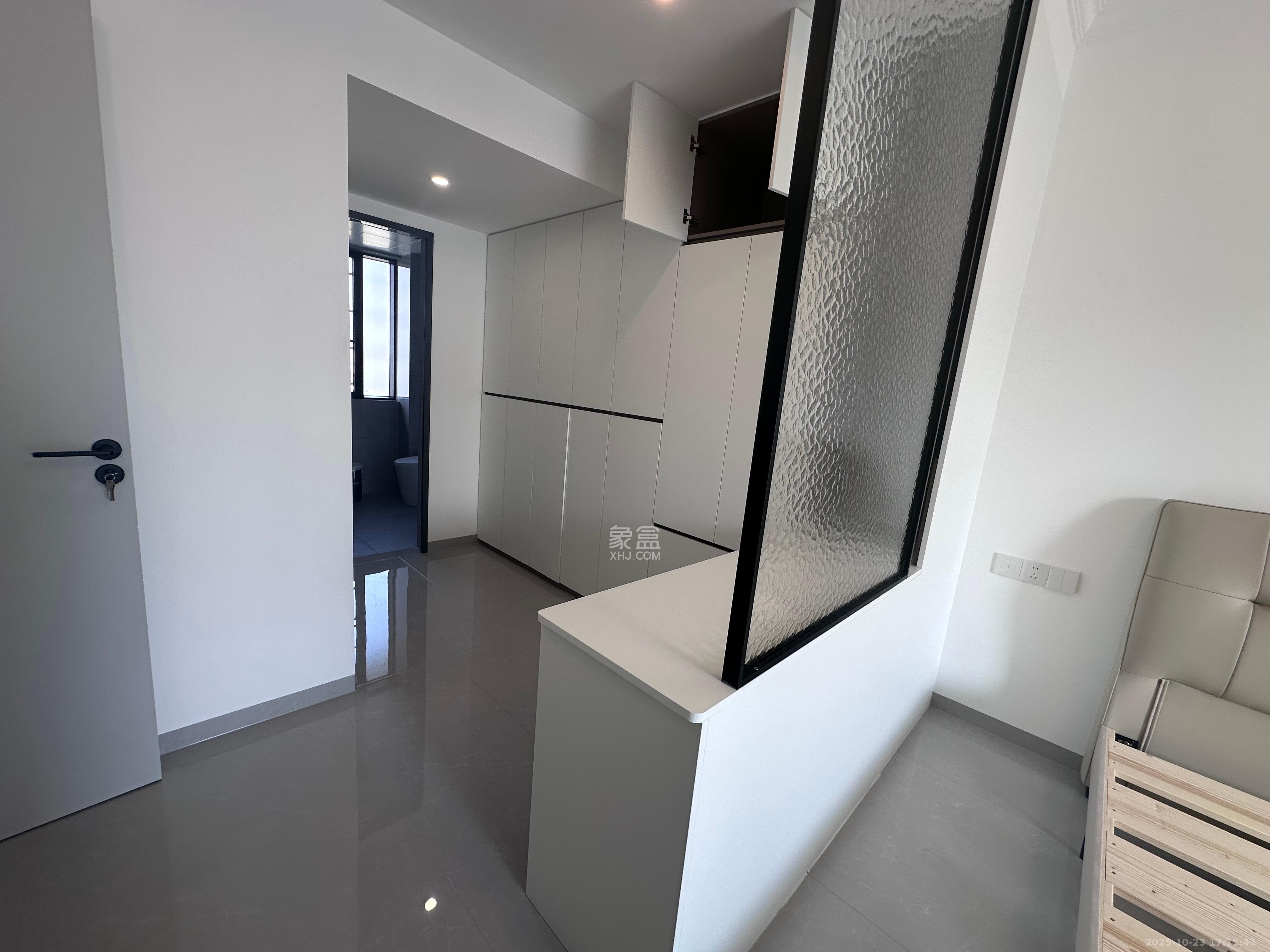 和景家园二期  3室2厅2卫    2800.0元/月室内图