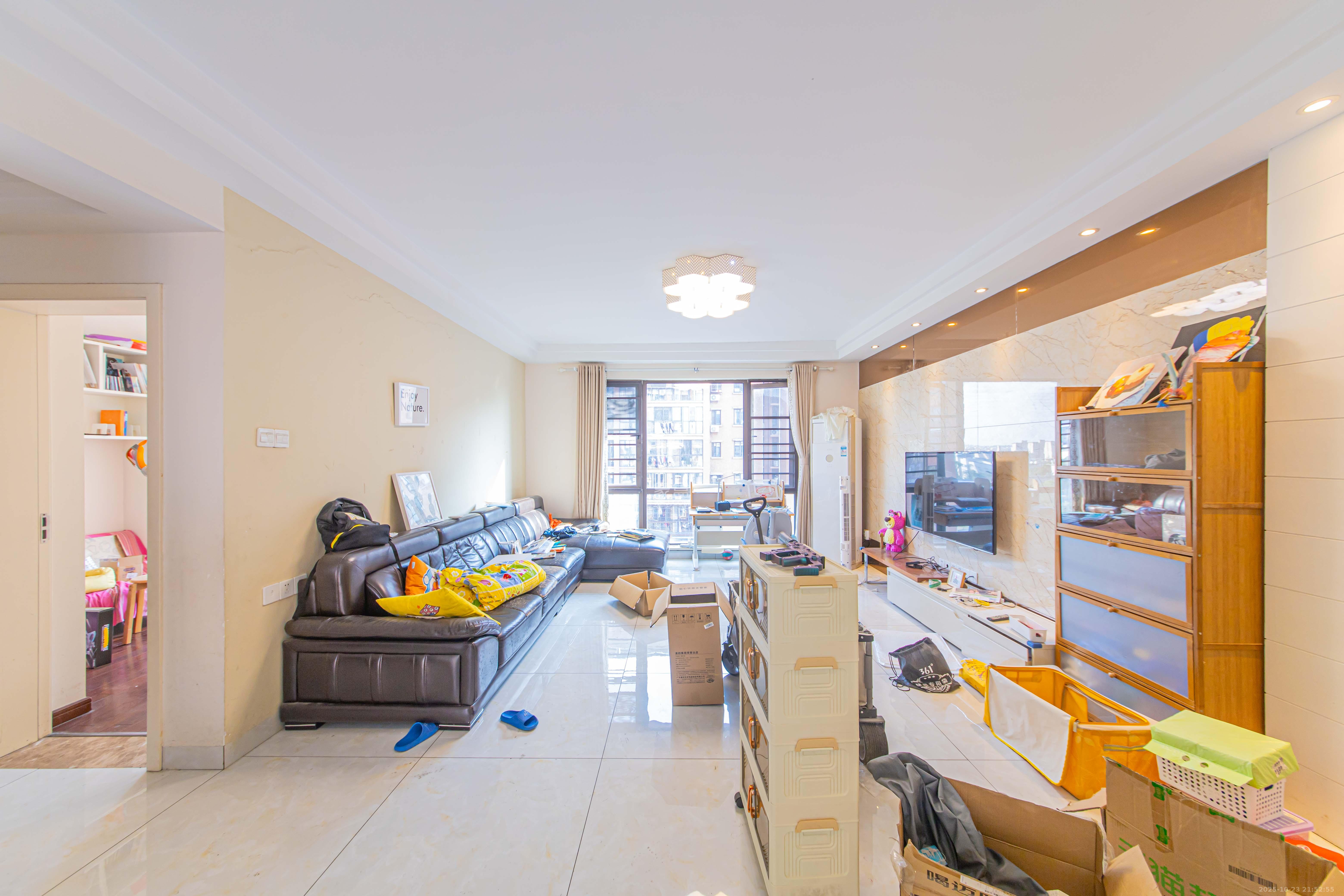 鑫远和城(一、二期)  4室2厅2卫    145.0万 鑫远和城(一、二期)  4室2厅2卫    145.0万客厅