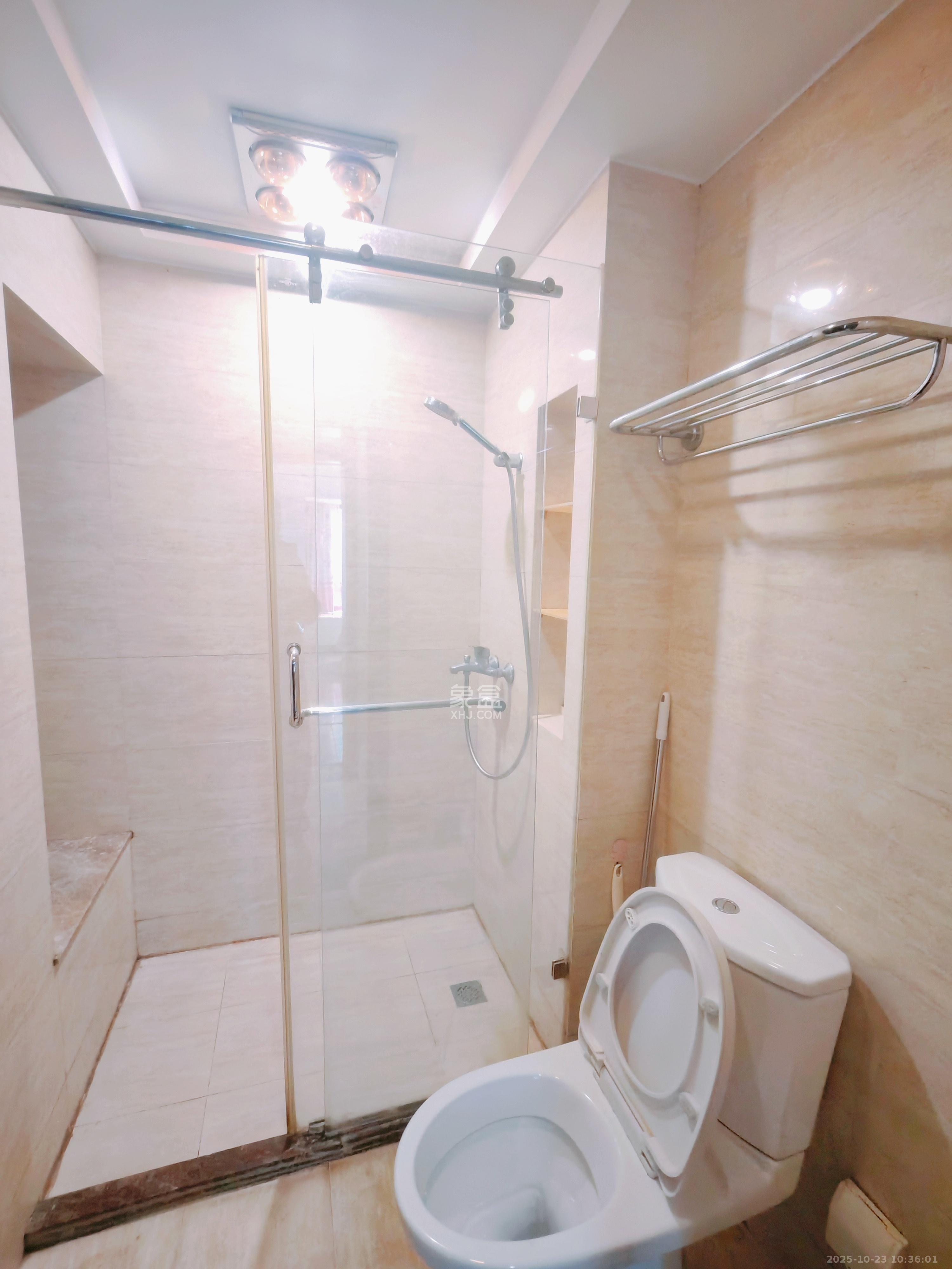 绿地中央广场 3室2厅1卫 2500.0元/月 绿地中央广场 3室2厅1卫 2500.0元/月室内图