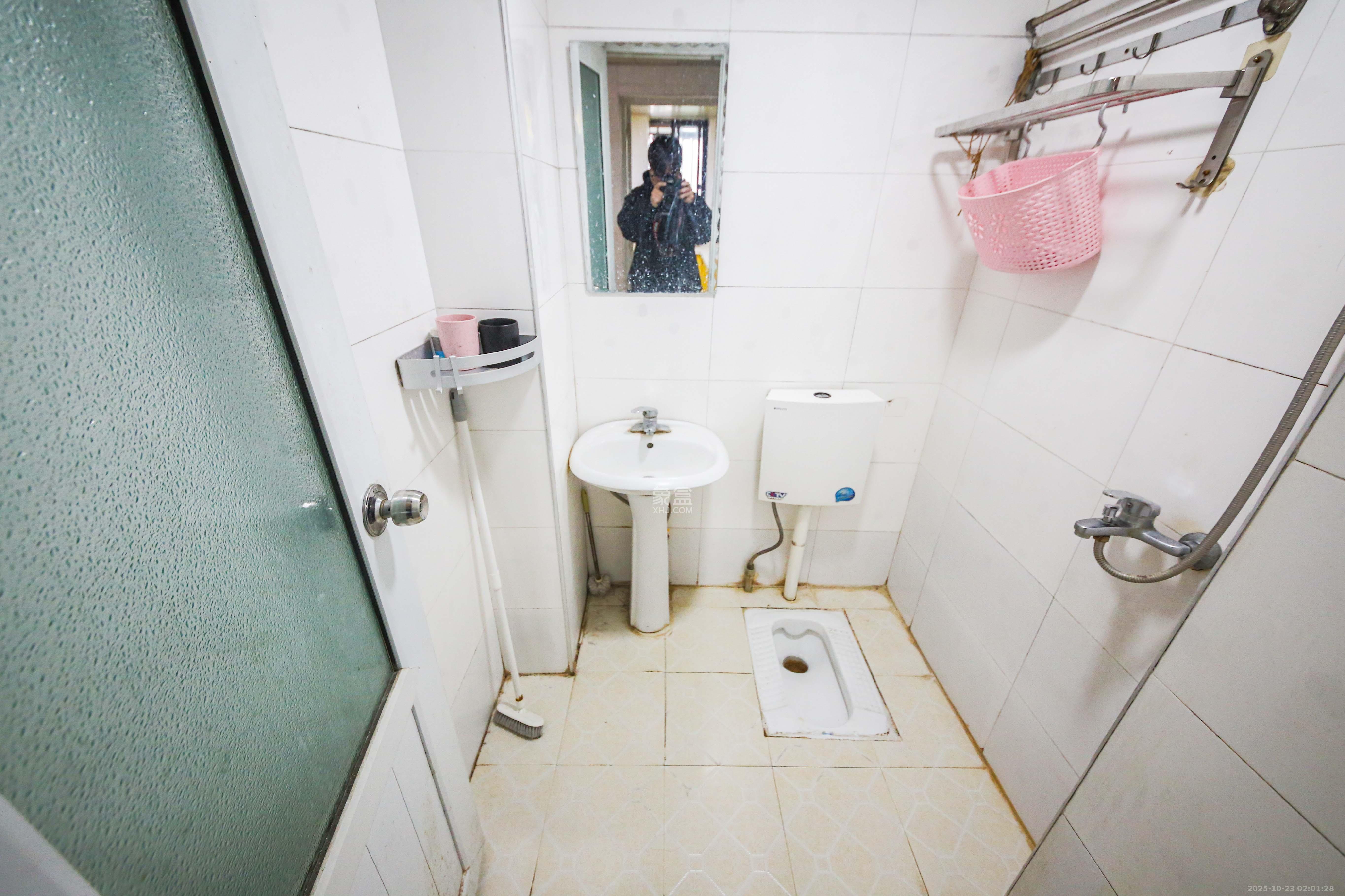 长大彩虹都 2室1厅1卫 37.0万 长大彩虹都 2室1厅1卫 37.0万卫生间