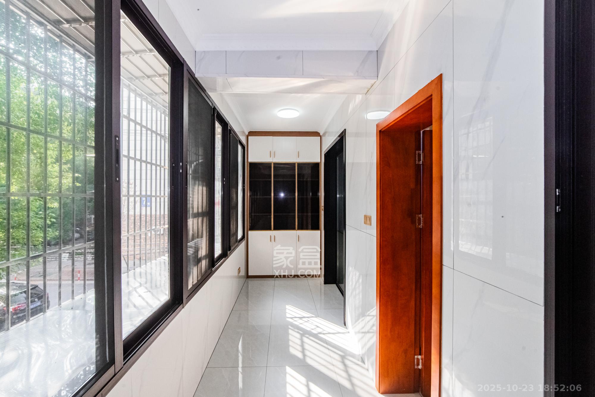 陈家湖小区  1室0厅0卫    88.0万阳台