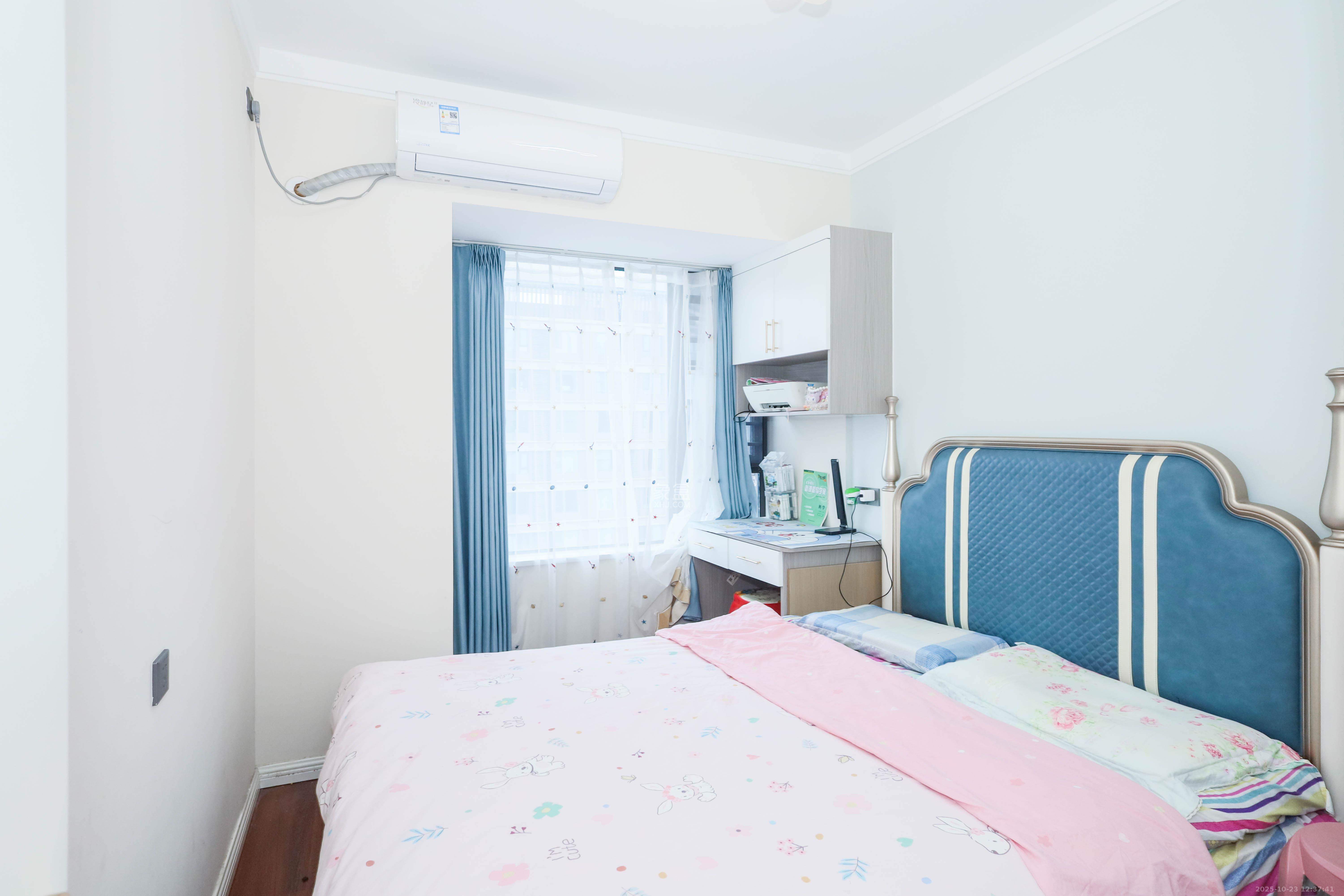 招商华发依云曦城  4室2厅2卫    212.0万卧室