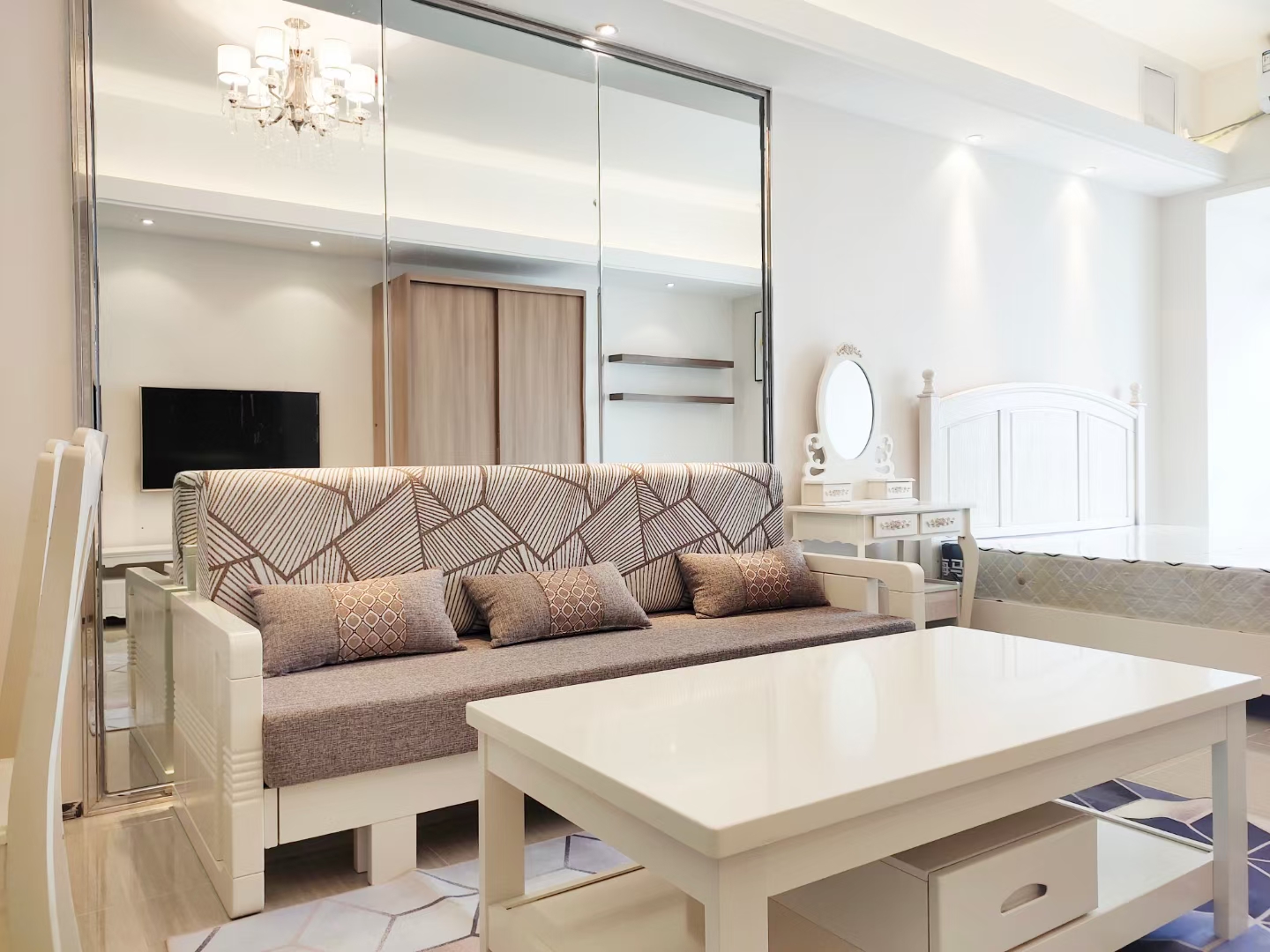 恒大外滩 1室1厅1卫 2300.0元/月 恒大外滩 1室1厅1卫 2300.0元/月室内图