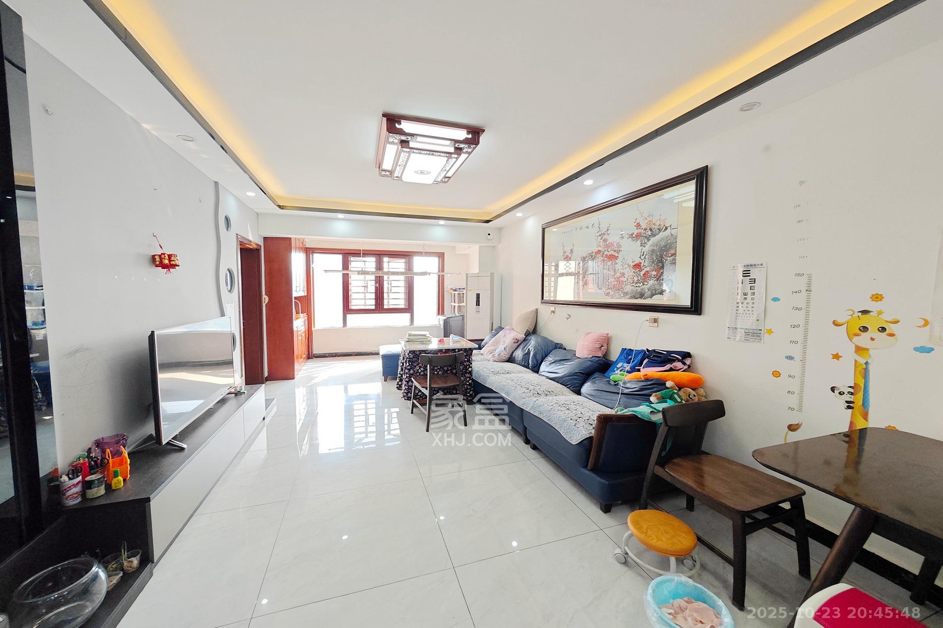 建发中央悦府  3室2厅2卫    126.0万 建发中央悦府  3室2厅2卫    126.0万客厅