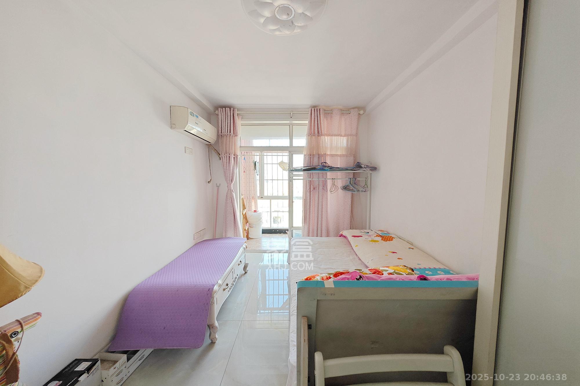 怡景民居  3室2厅2卫    65.0万卧室