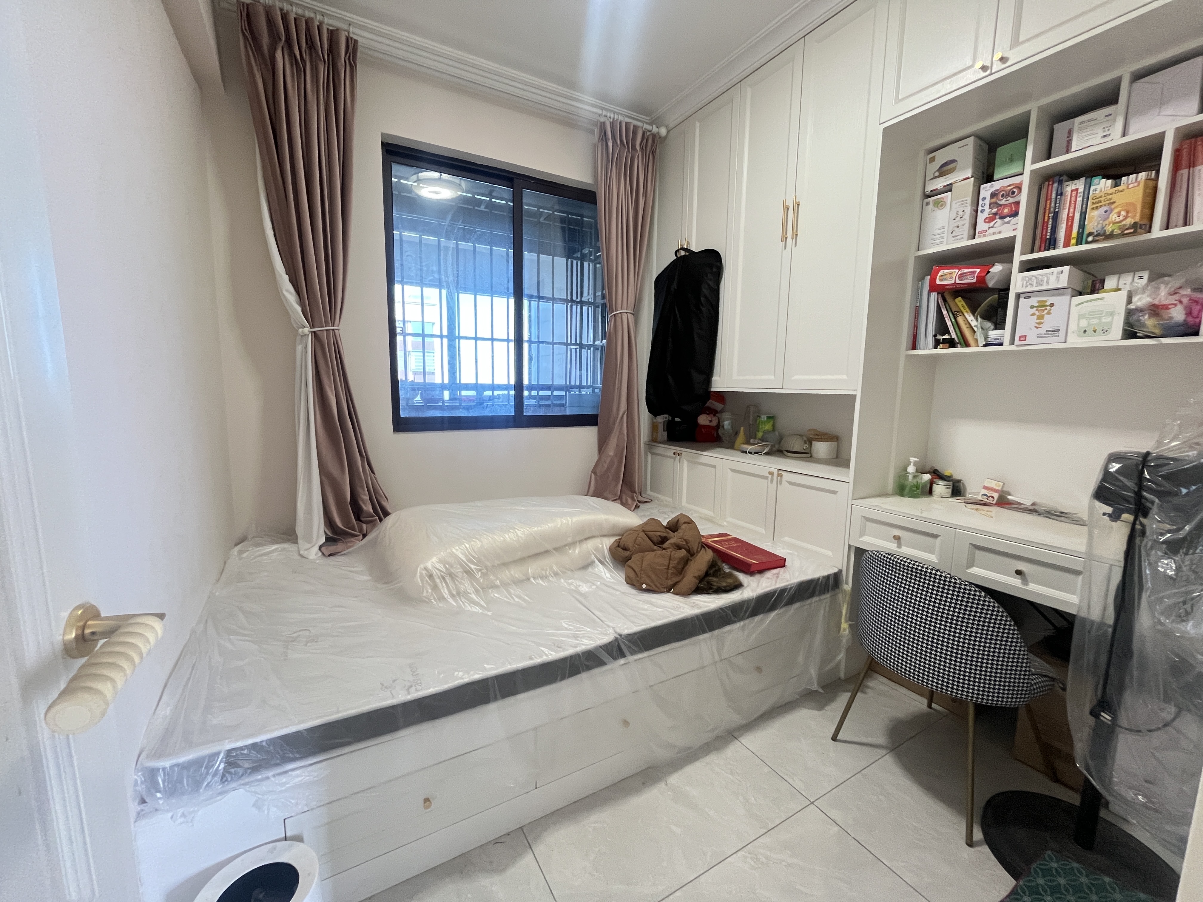 铂金汉宫  3室2厅2卫    1800.0元/月 铂金汉宫  3室2厅2卫    1800.0元/月室内图