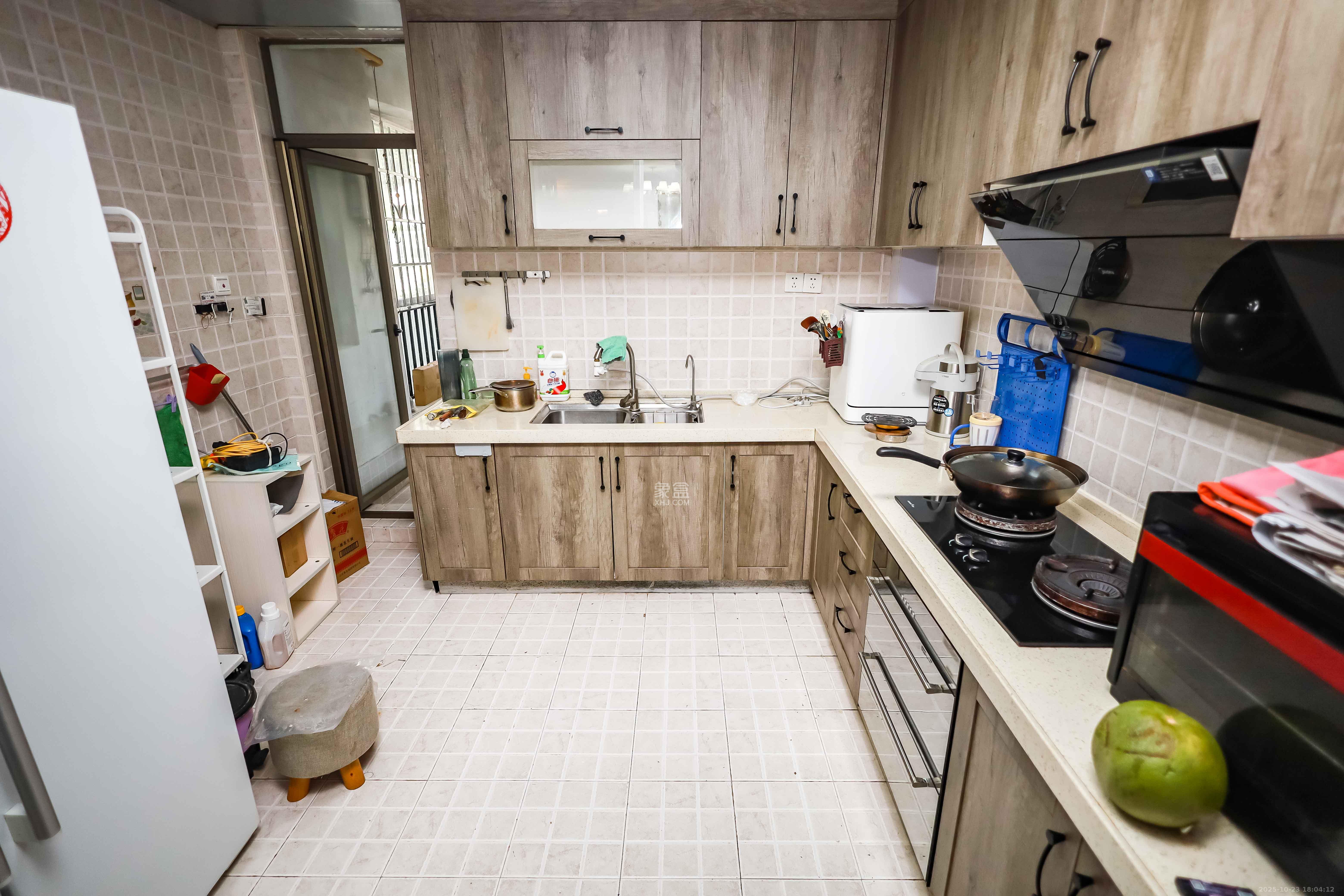 卓越蔚蓝海岸一期  3室2厅1卫    260.0万厨房