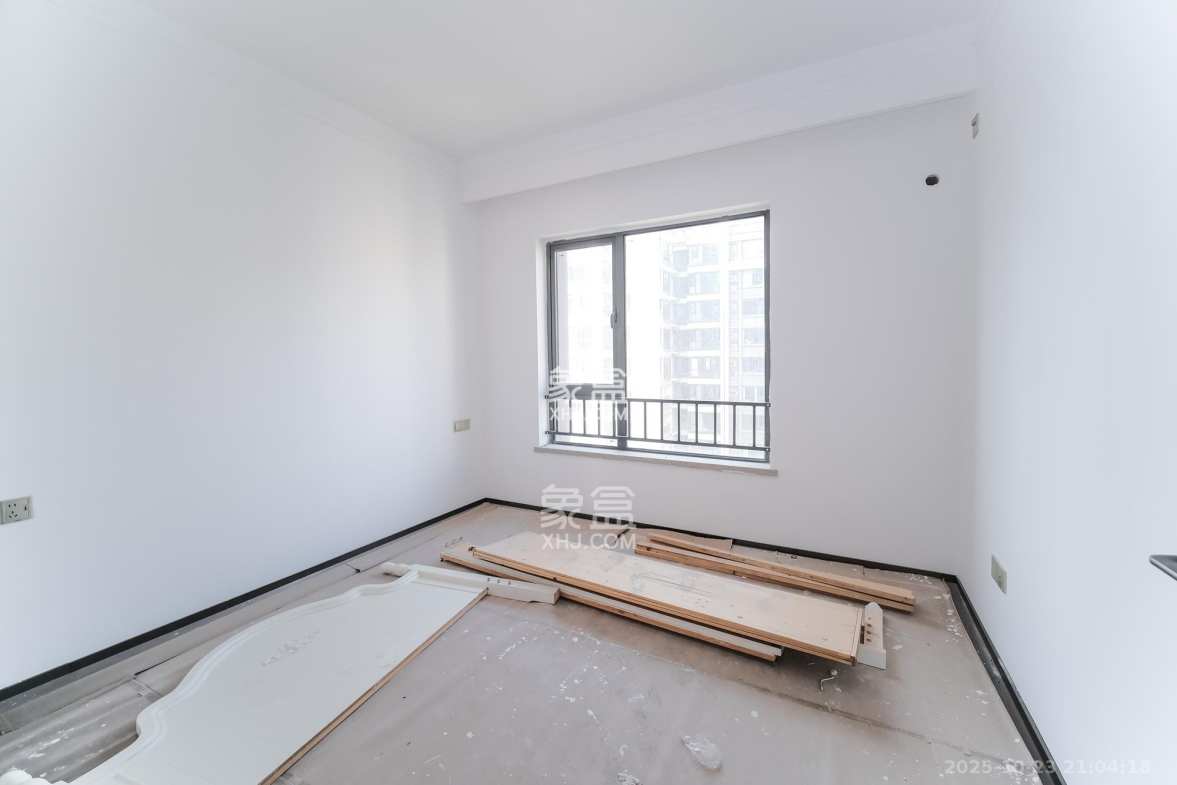 荣盛城 3室2厅2卫 84.8万 荣盛城 3室2厅2卫 84.8万卧室