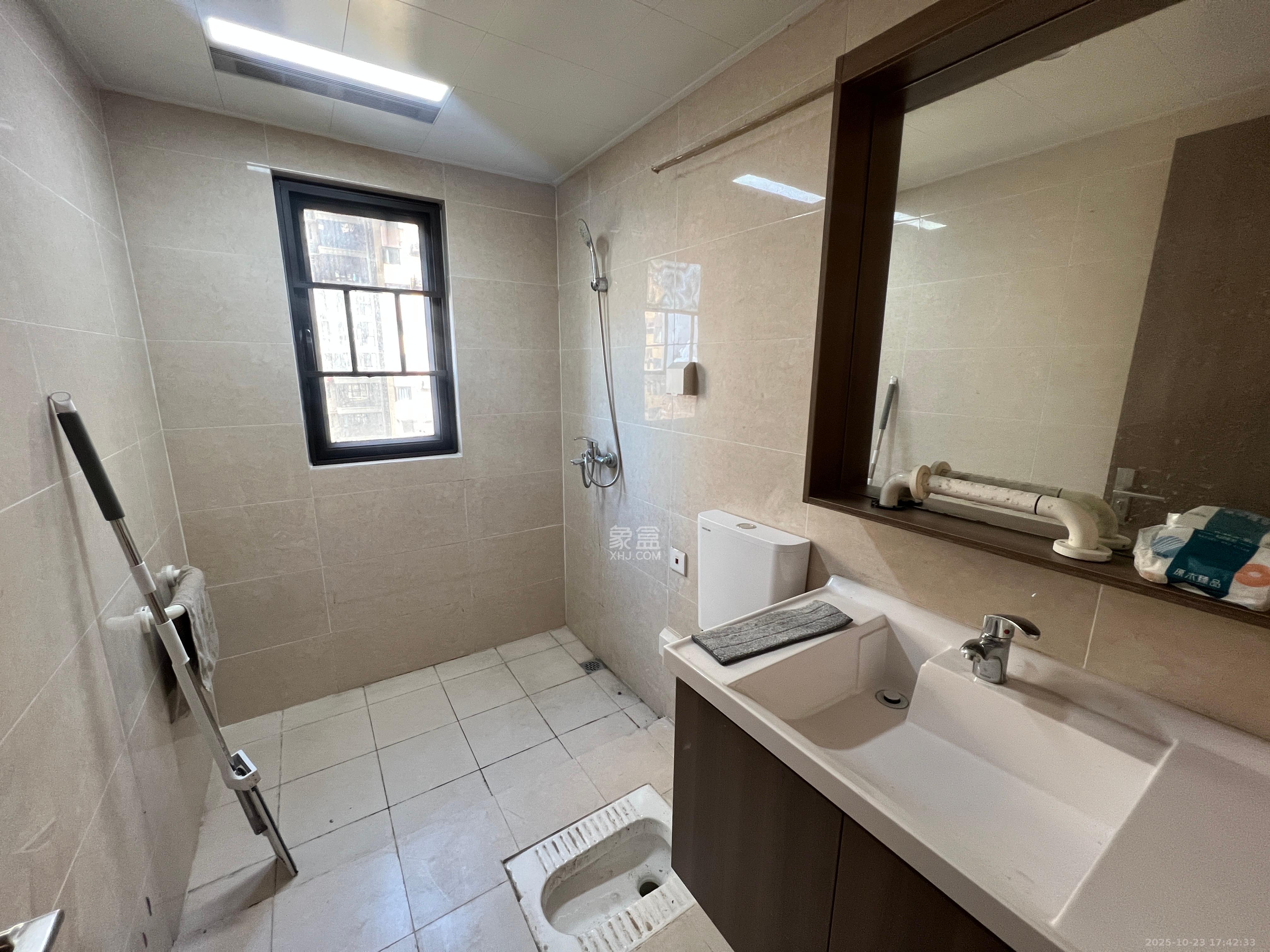 保利香槟国际 4室2厅2卫 2200.0元/月 保利香槟国际 4室2厅2卫 2200.0元/月室内图