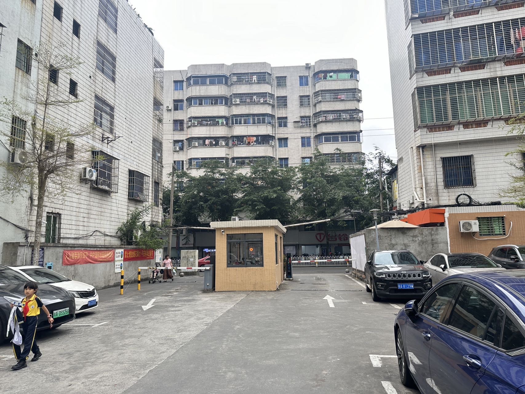 琼建加工厂宿舍(高登西街) 3室2厅2卫 100.0万 琼建加工厂宿舍(高登西街) 3室2厅2卫 100.0万客厅