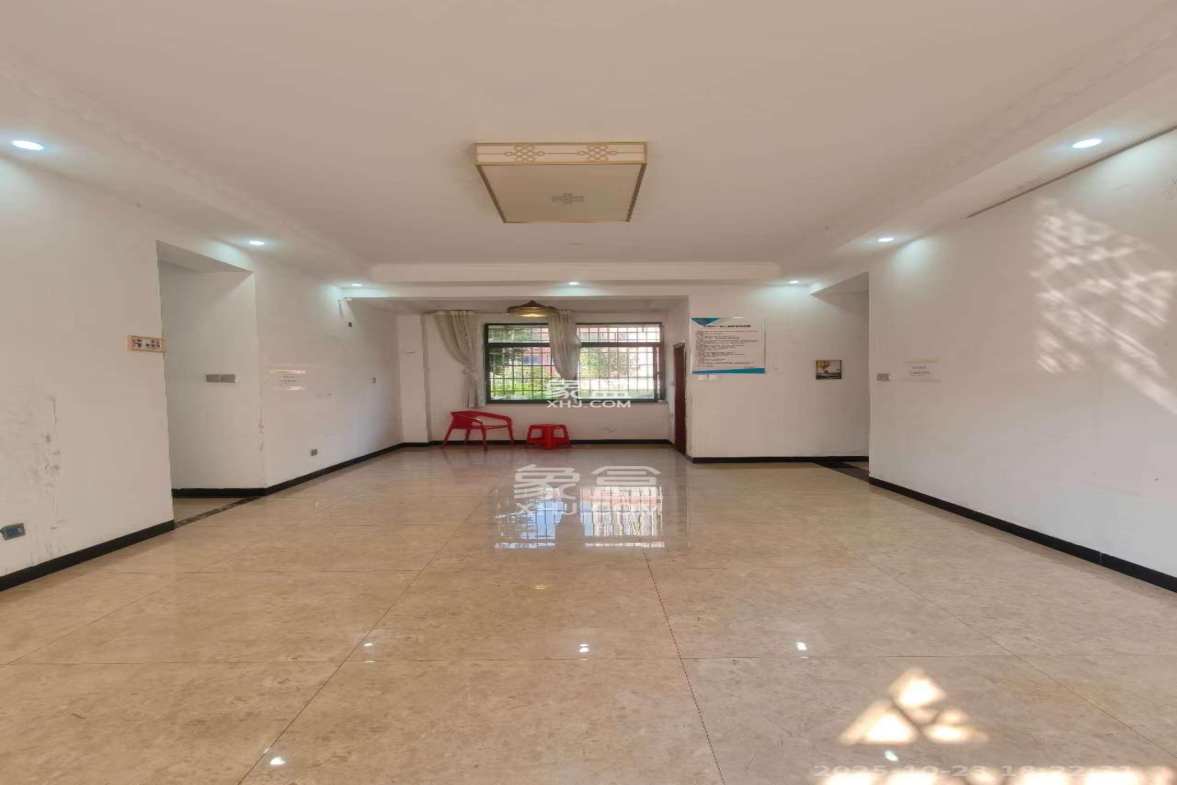 月亮湾草莓街区一、二期 4室2厅1卫 2400.0元/月 月亮湾草莓街区一、二期 4室2厅1卫 2400.0元/月室内图