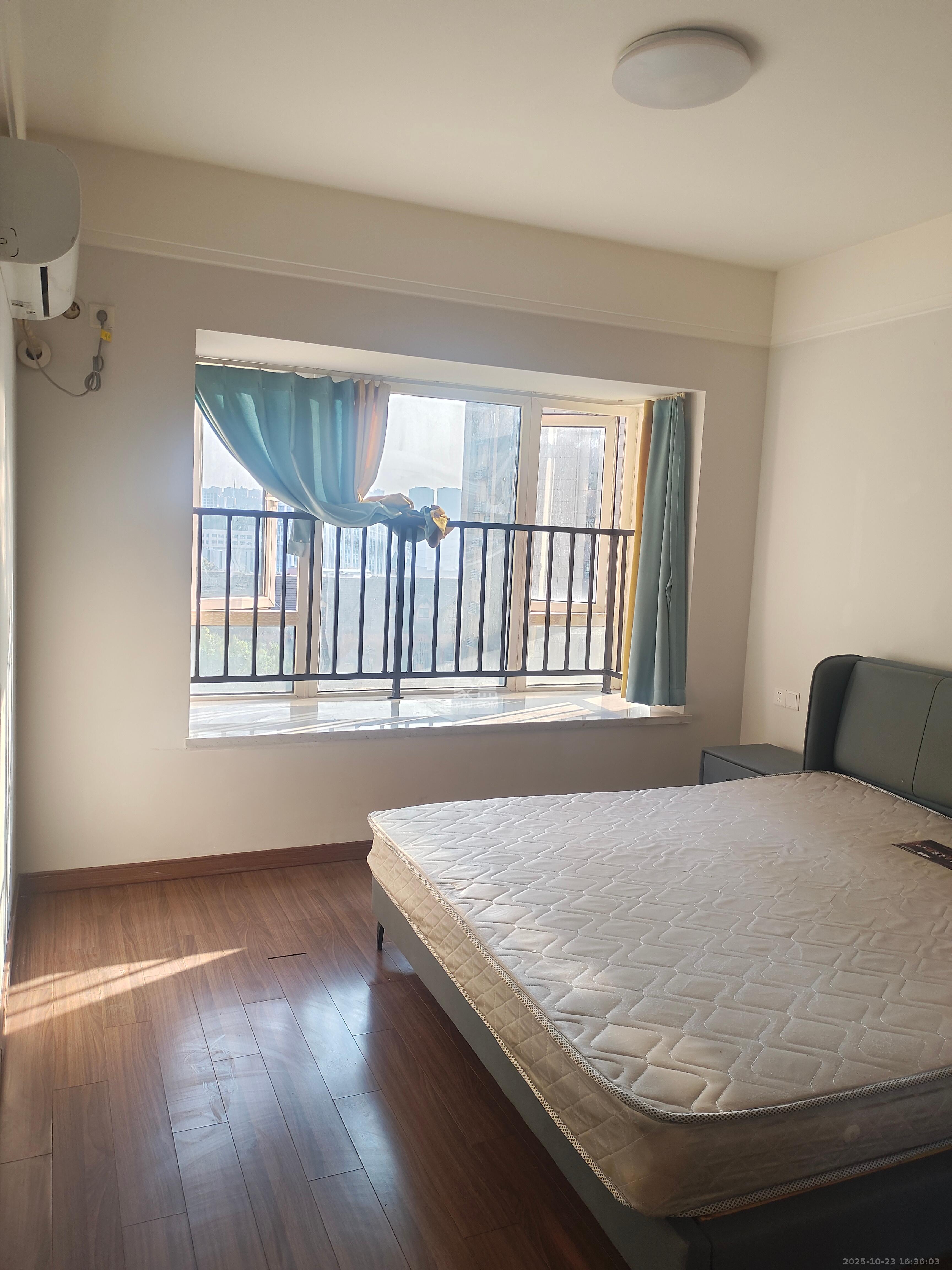 保利香槟国际  4室2厅2卫    2100.0元/月室内图