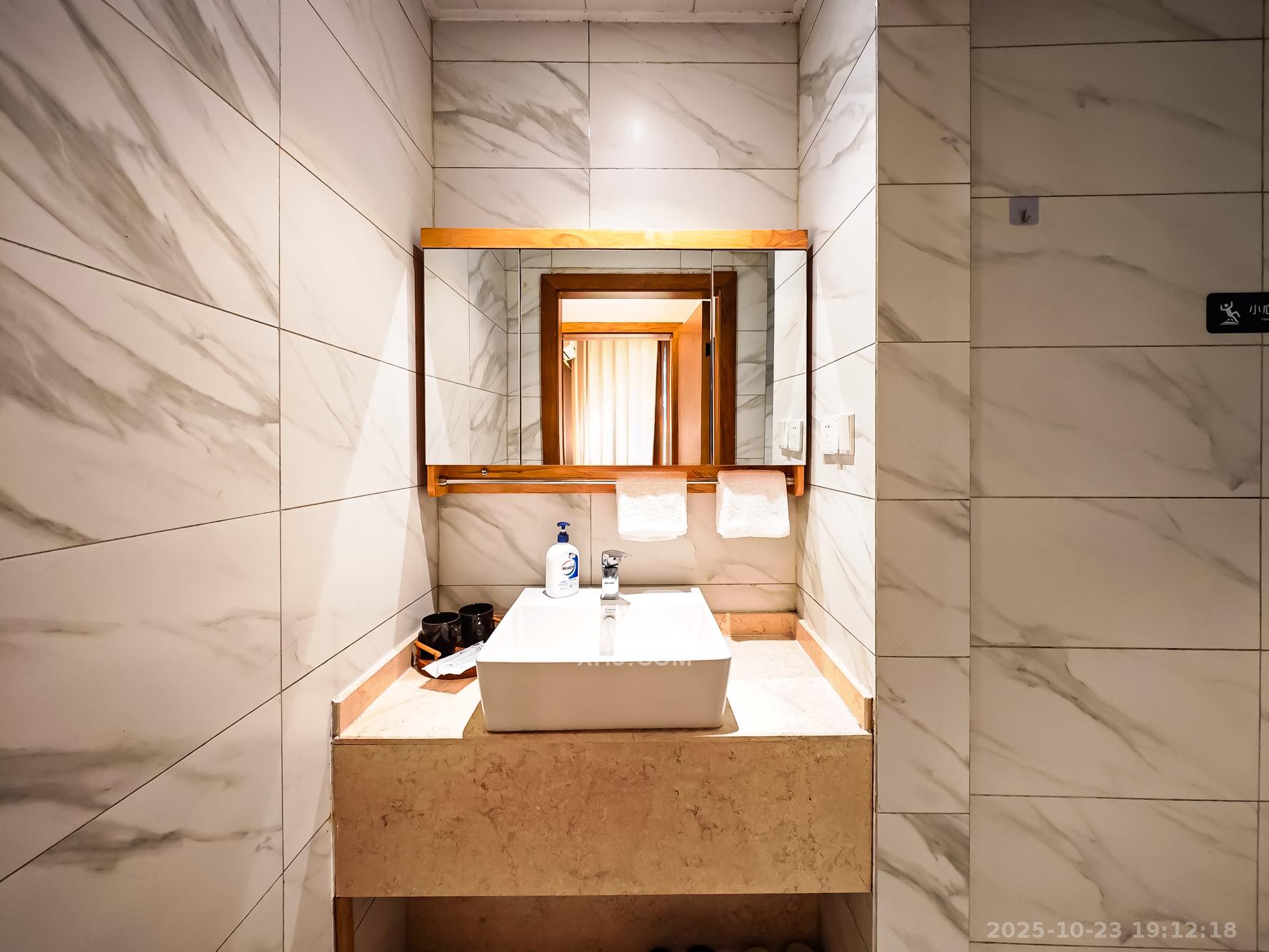 绿地海外滩一期 5室2厅3卫 380.0万 绿地海外滩一期 5室2厅3卫 380.0万其他