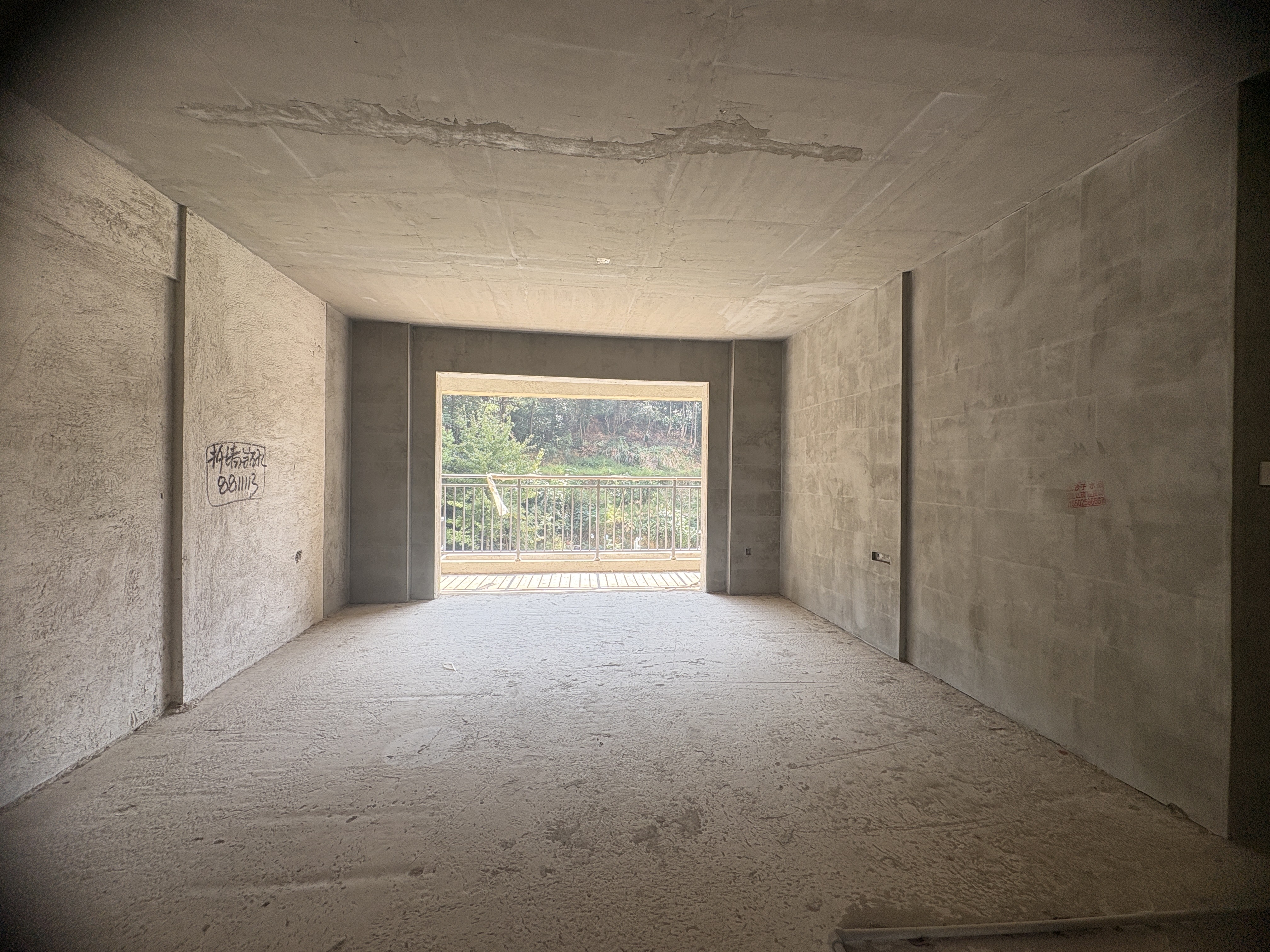 鹏泰天麓  4室2厅2卫    89.0万