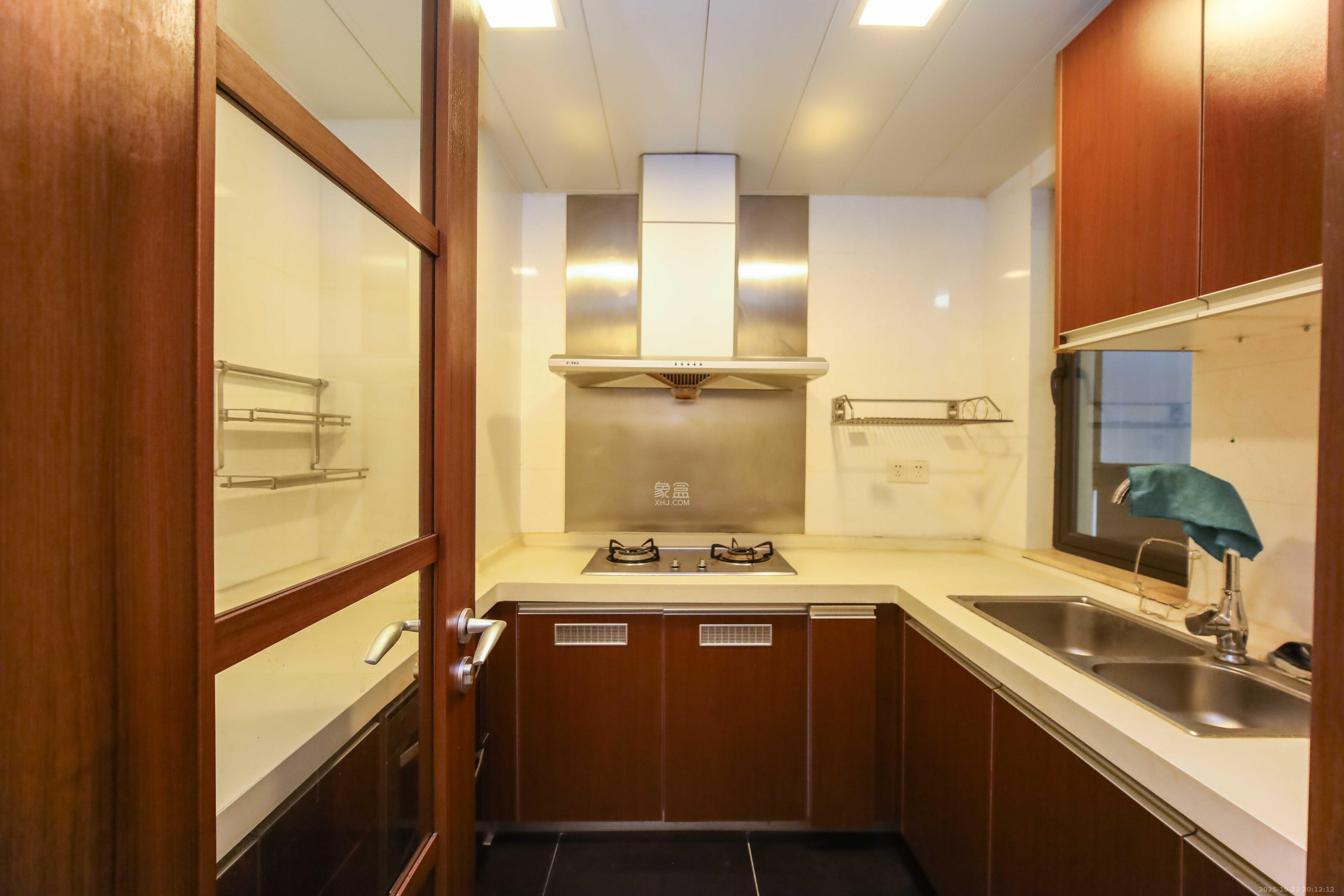 万科金域蓝湾  3室2厅2卫    130.0万 万科金域蓝湾  3室2厅2卫    130.0万厨房