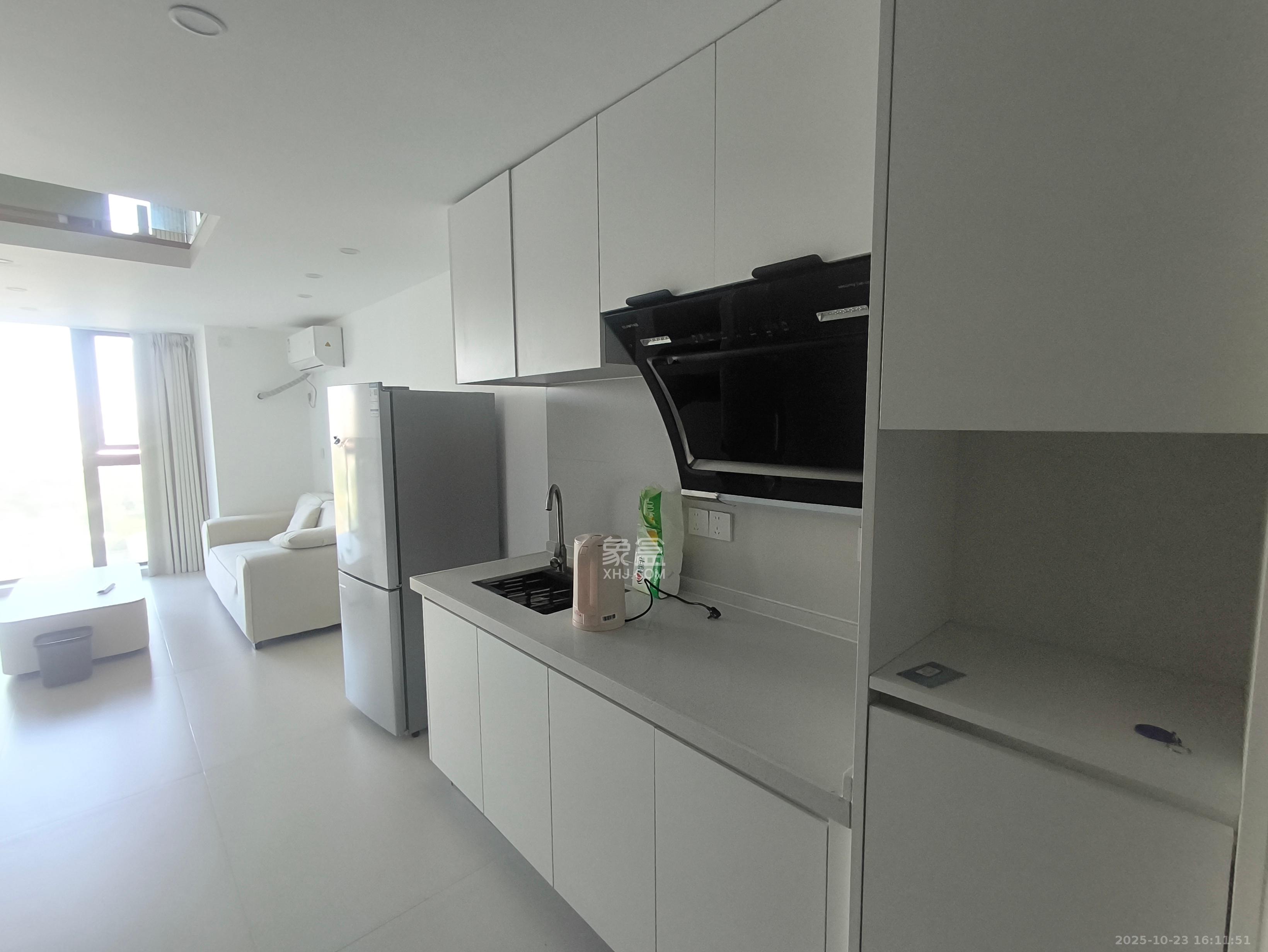 绿地V岛  2室2厅1卫    2300.0元/月 绿地V岛  2室2厅1卫    2300.0元/月