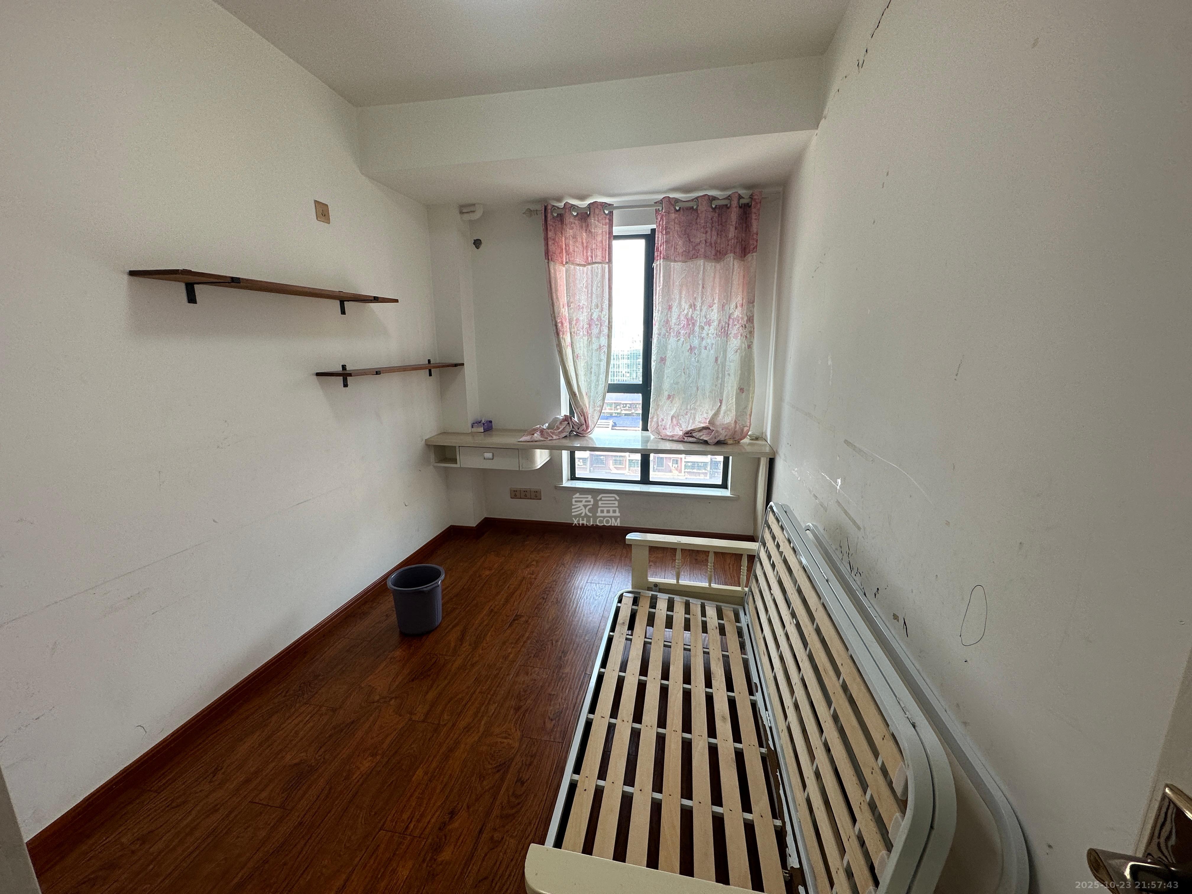 万科金域华府三四期  4室2厅2卫    3500.0元/月室内图