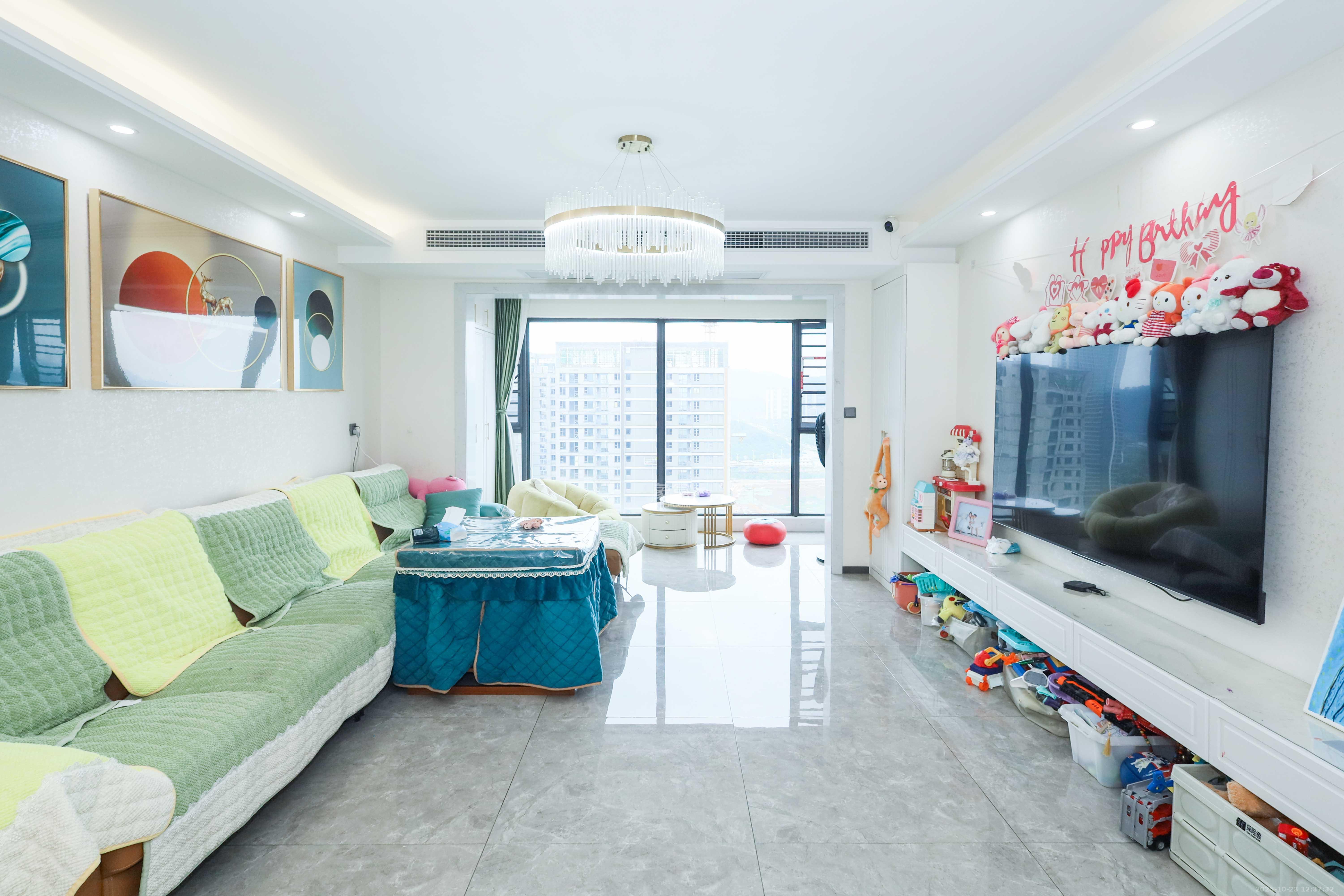 招商华发依云曦城 4室2厅2卫 212.0万 招商华发依云曦城 4室2厅2卫 212.0万客厅