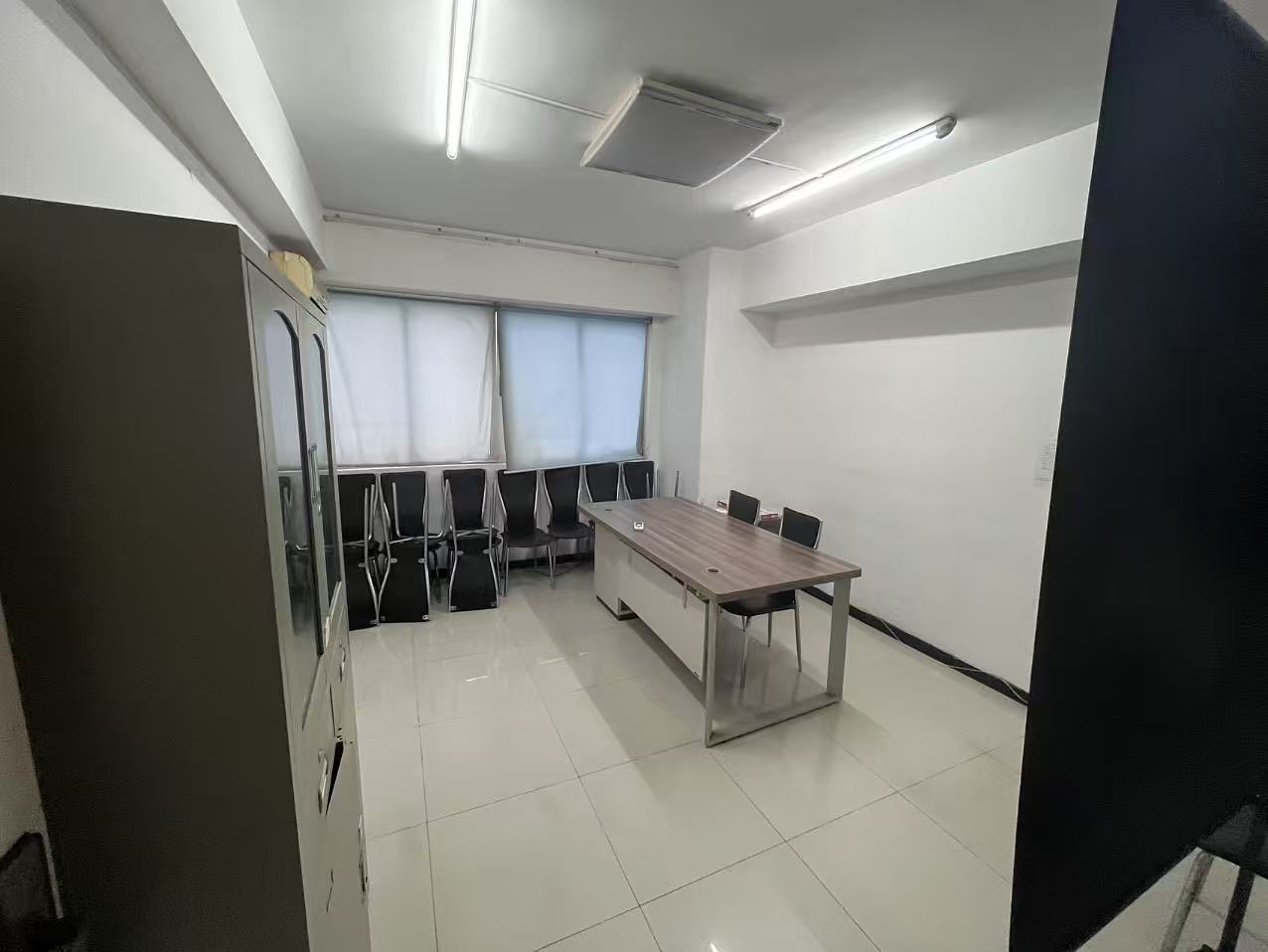 世贸中心  1室0厅0卫    3500.0元/月 世贸中心  1室0厅0卫    3500.0元/月室内图