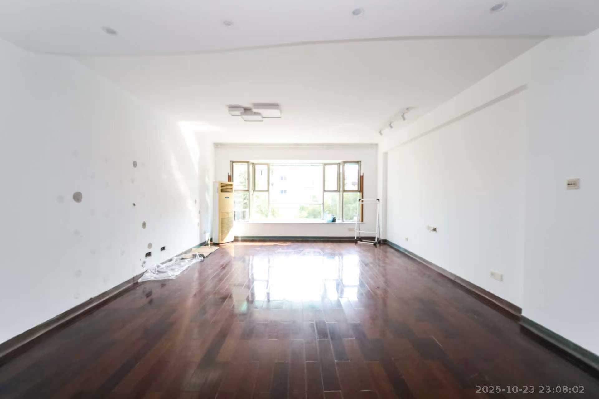 长沙市建筑工程质监站宿舍(质监局宿舍)  4室2厅2卫    3200.0元/月 长沙市建筑工程质监站宿舍(质监局宿舍)  4室2厅2卫    3200.0元/月