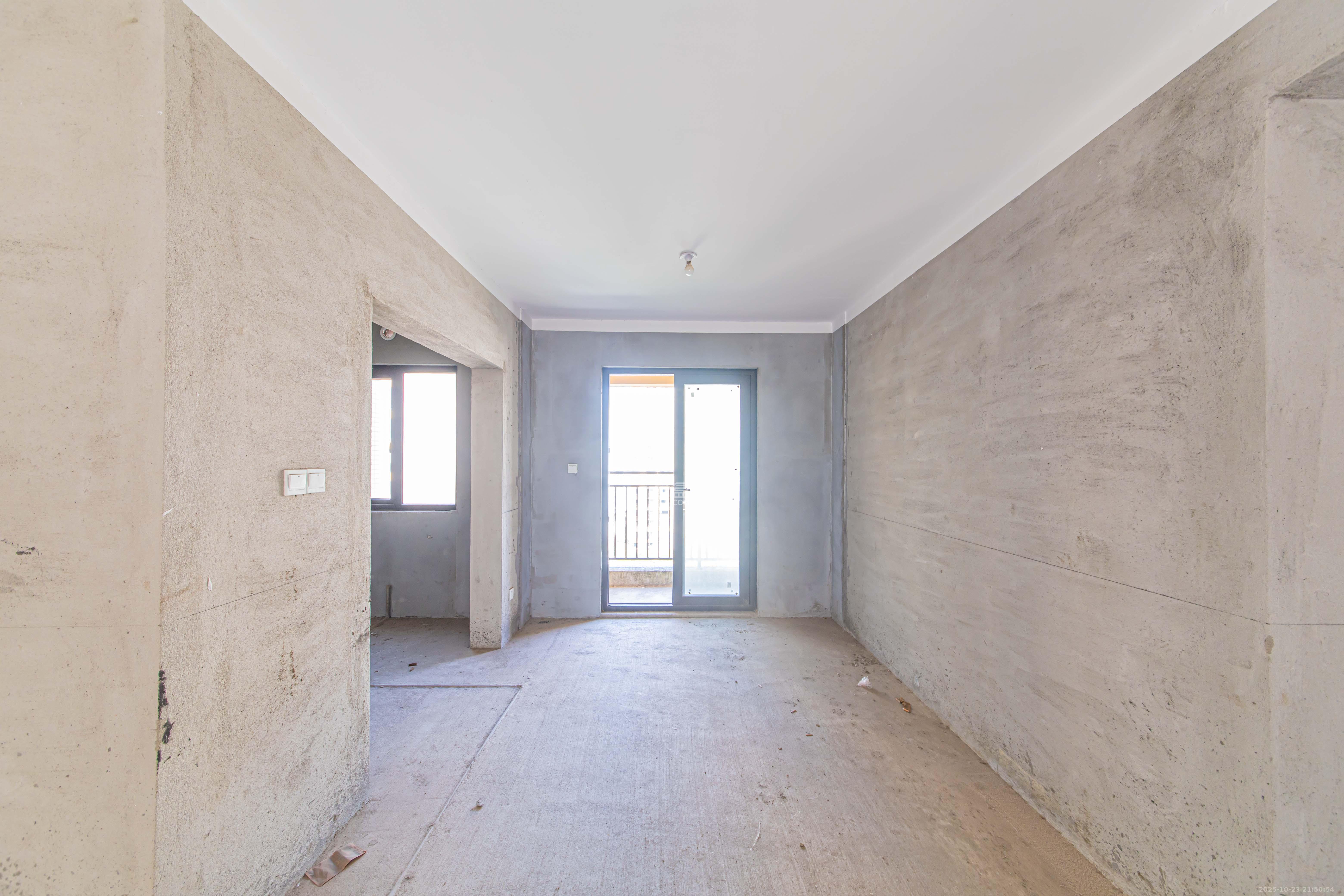 北辰中央公园C区  4室2厅2卫    133.0万客厅