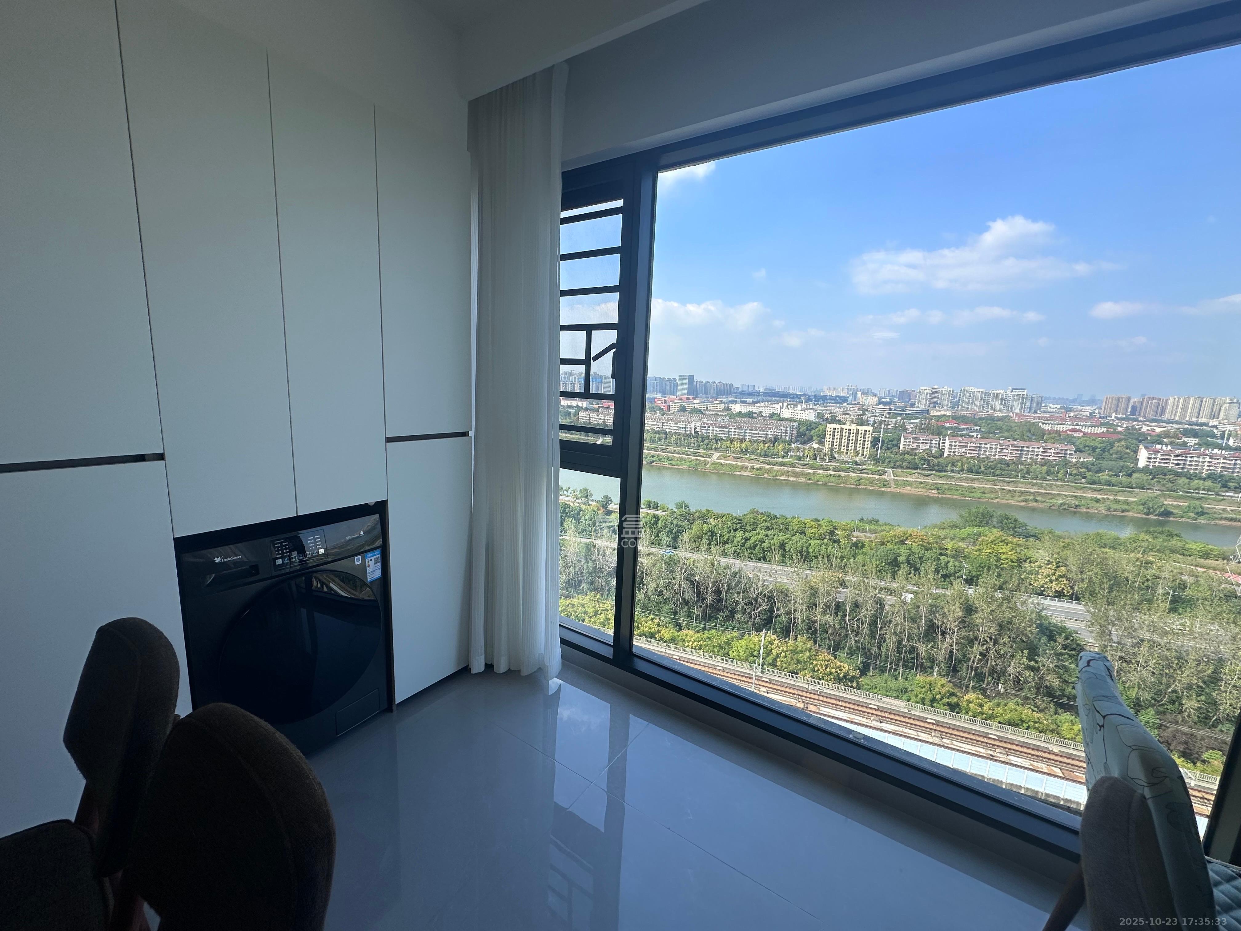 和景家园二期  3室2厅2卫    2800.0元/月室内图