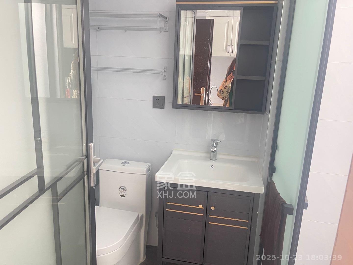 中海珑悦府  1室1厅1卫    1200.0元/月室内图