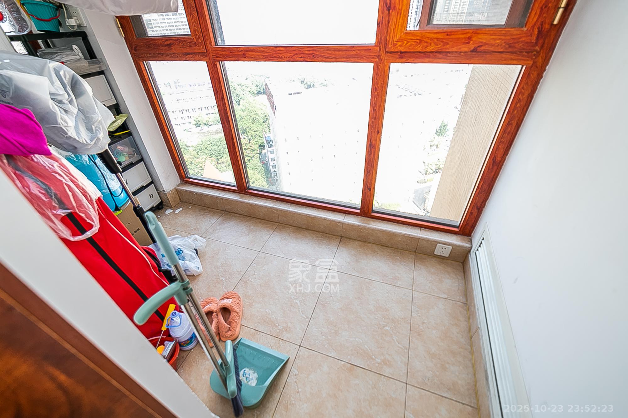 第六都（陆都小区）  4室2厅2卫    320.0万阳台