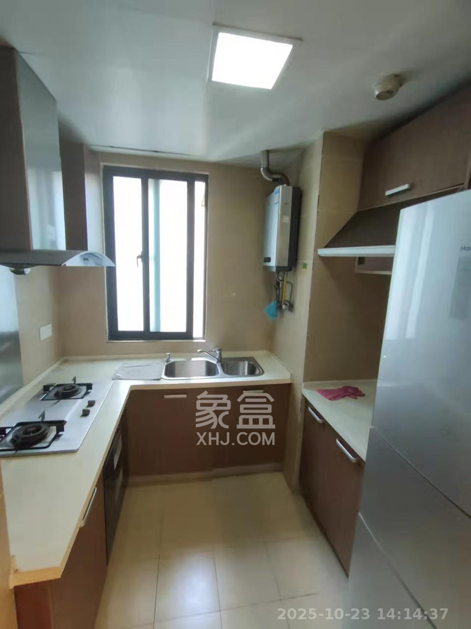 藏珑湖上国际花园 3室2厅1卫 3500.0元/月 藏珑湖上国际花园 3室2厅1卫 3500.0元/月室内图