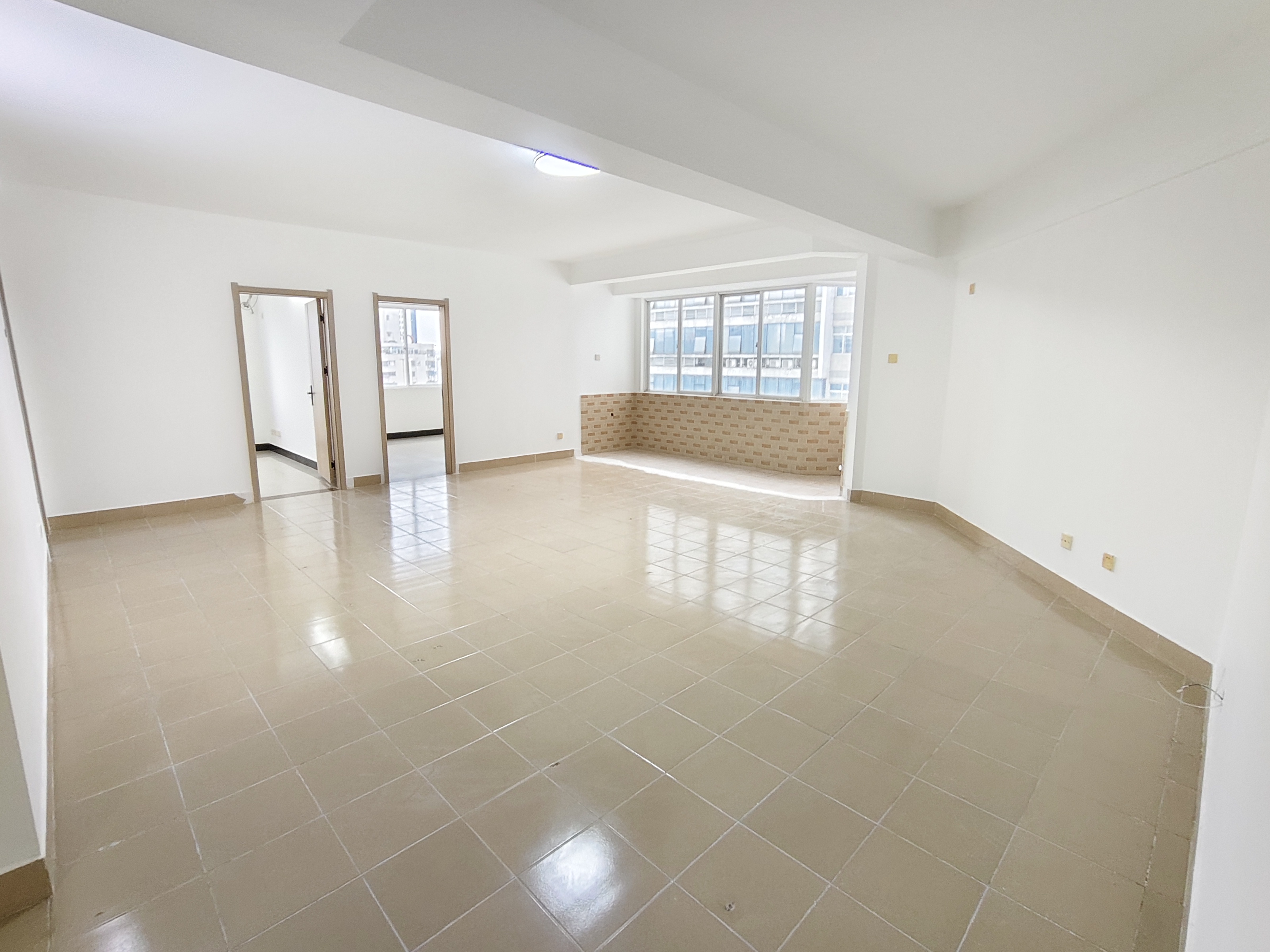 中盐大厦  3室2厅1卫    3800.0元/月