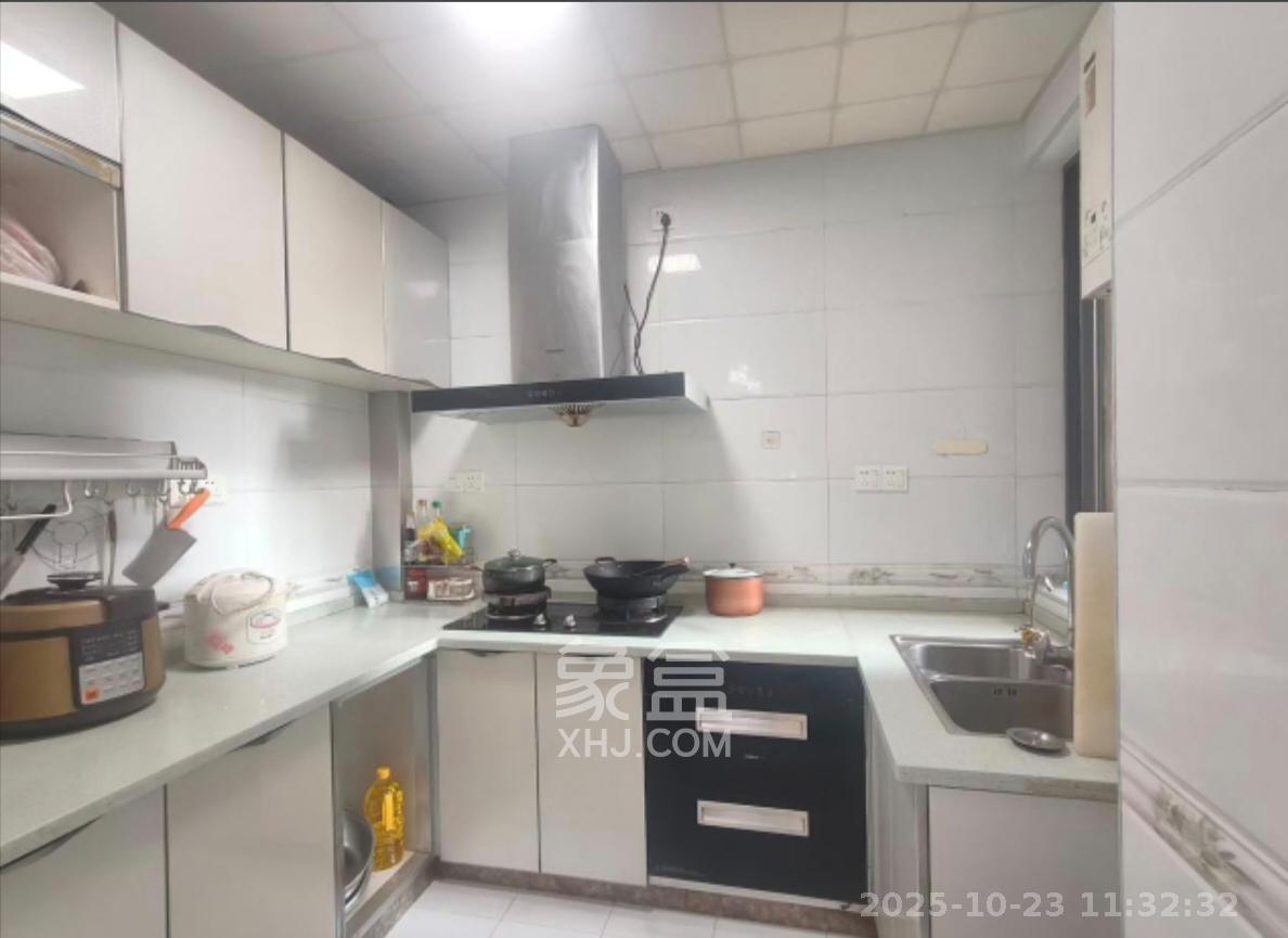 山水誉峰 3室2厅2卫 2600.0元/月 山水誉峰 3室2厅2卫 2600.0元/月室内图