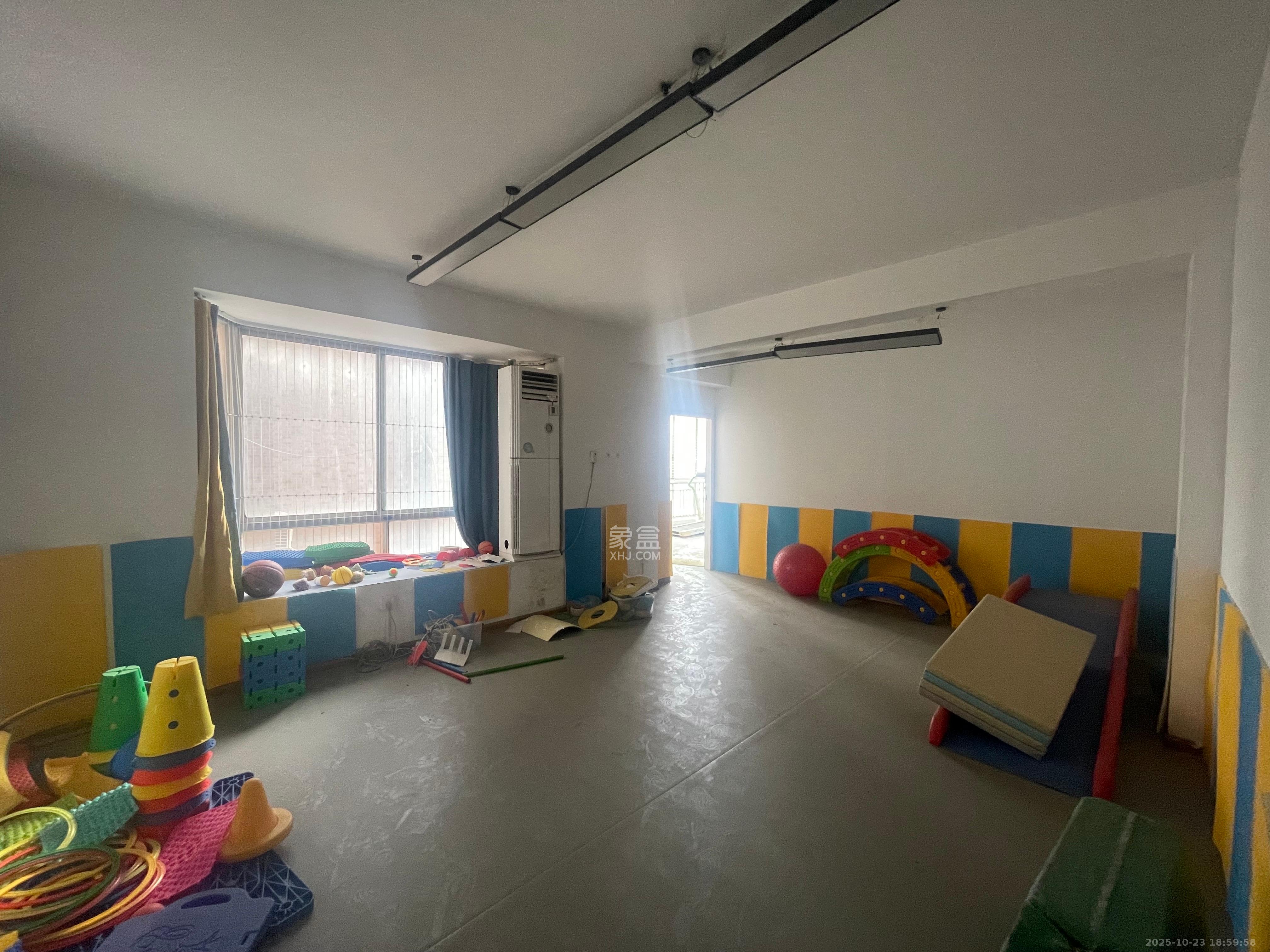 都市阳光大厦  4室2厅2卫    4200.0元/月室内图1