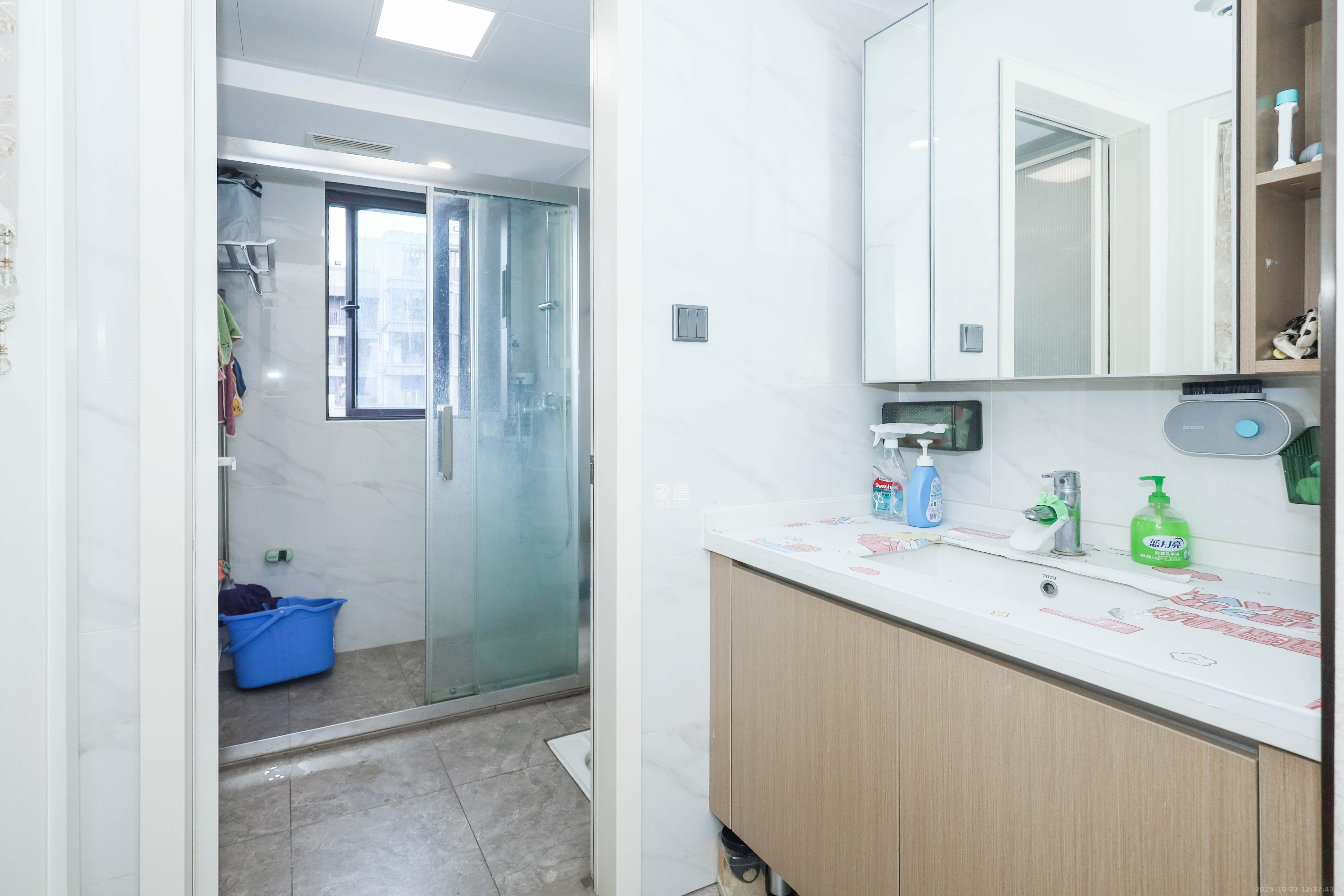 招商华发依云曦城 4室2厅2卫 212.0万 招商华发依云曦城 4室2厅2卫 212.0万卫生间