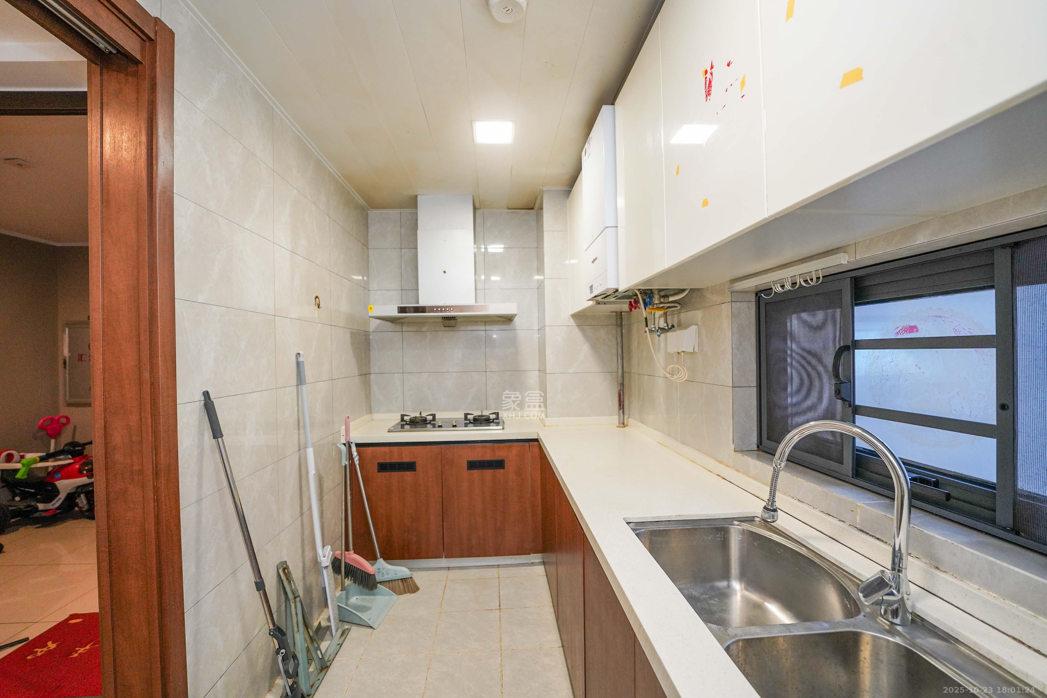 汇金城/嘉华城（二期、三期）  3室2厅2卫    108.8万厨房