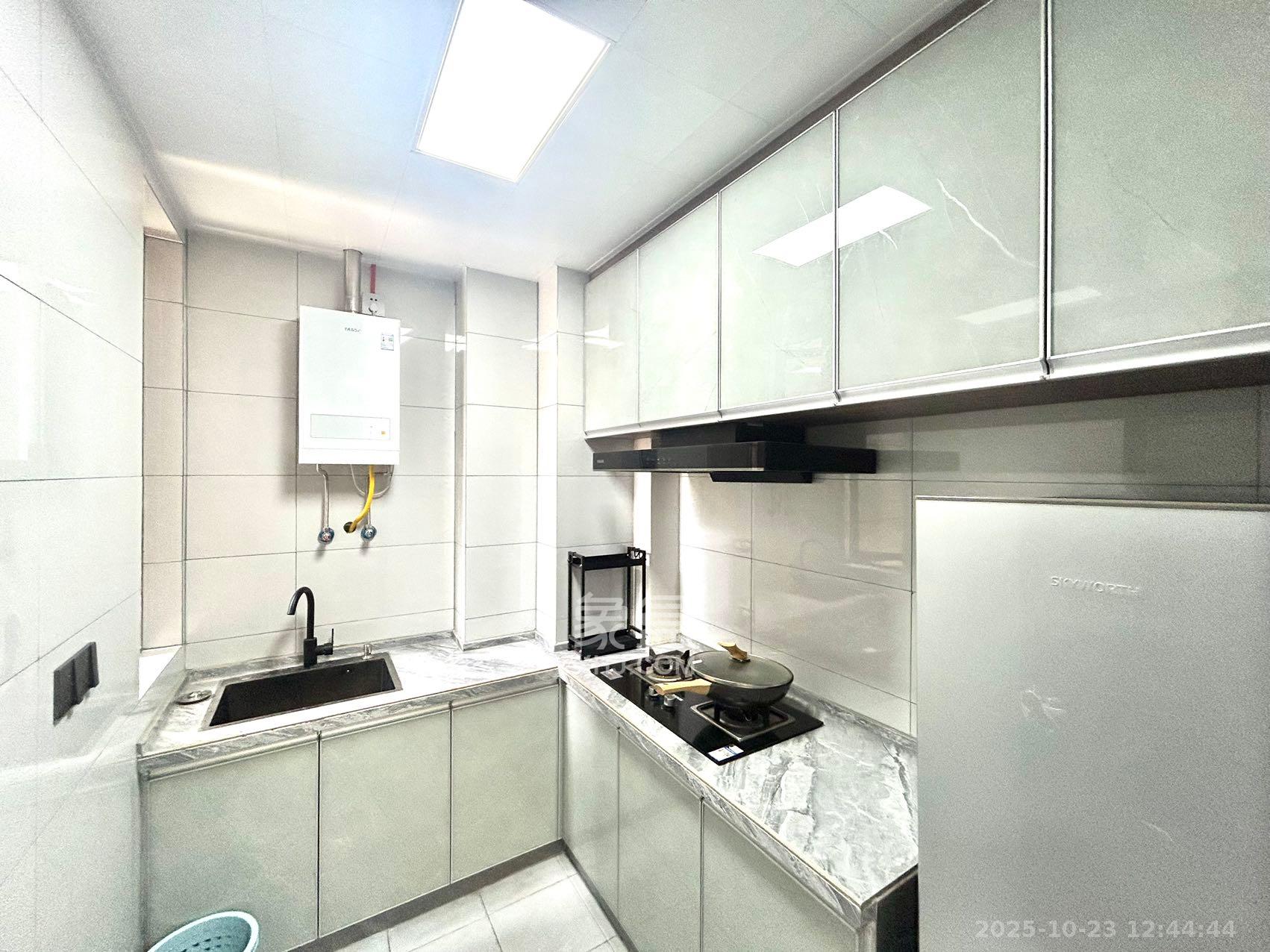 长房明宸府  2室1厅1卫    1700.0元/月 长房明宸府  2室1厅1卫    1700.0元/月室内图