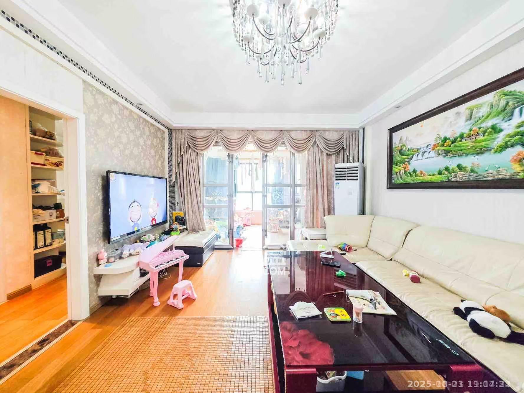 双湾国际(湘江御景花园)  3室2厅2卫    2600.0元/月 双湾国际(湘江御景花园)  3室2厅2卫    2600.0元/月室内图1