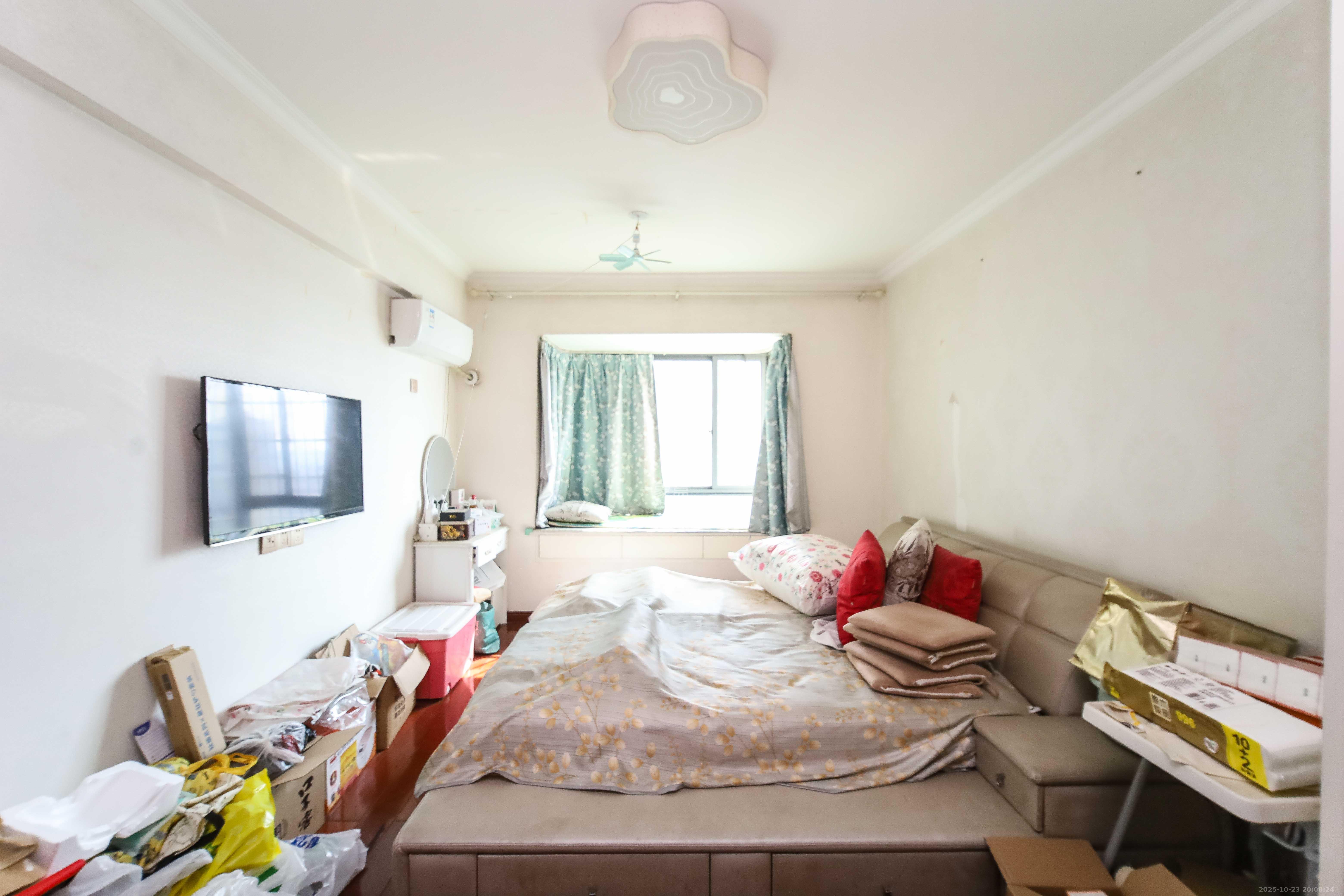 东方芙蓉  3室2厅2卫    108.0万卧室