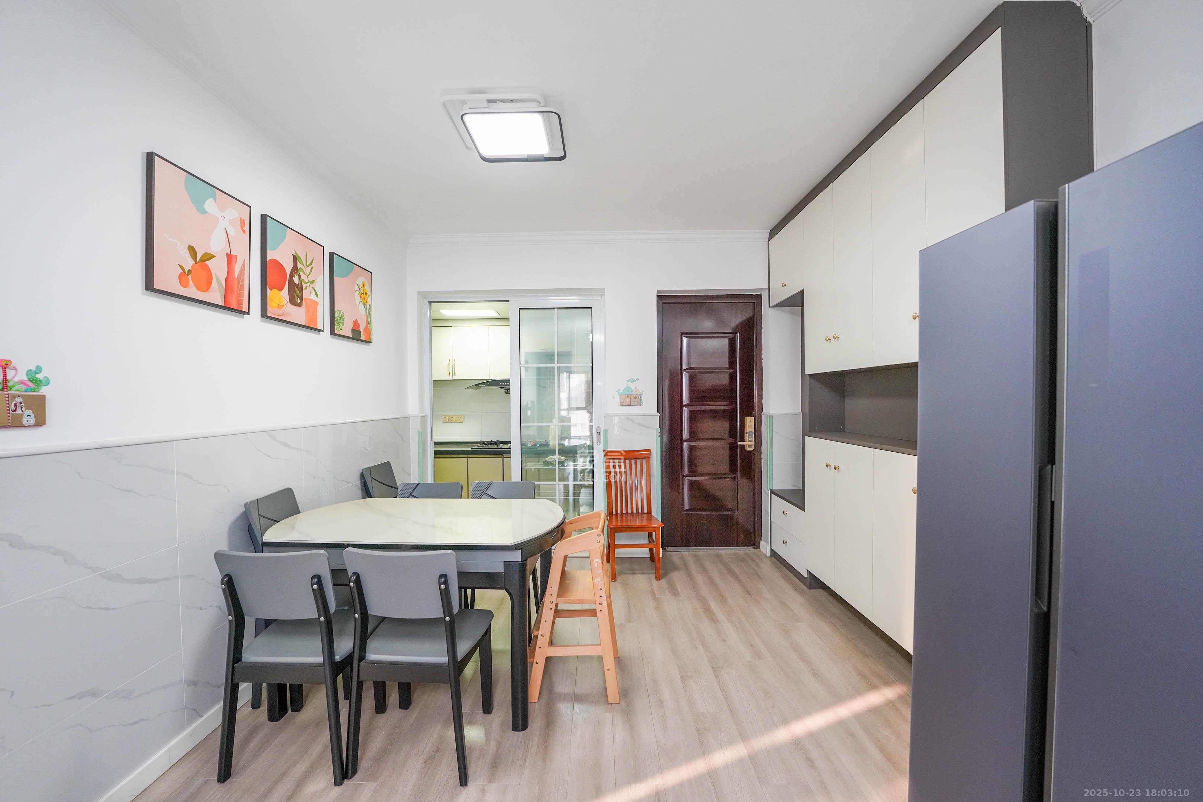 汇金城/嘉华城(二期、三期)  3室2厅2卫    120.0万 汇金城/嘉华城(二期、三期)  3室2厅2卫    120.0万客厅