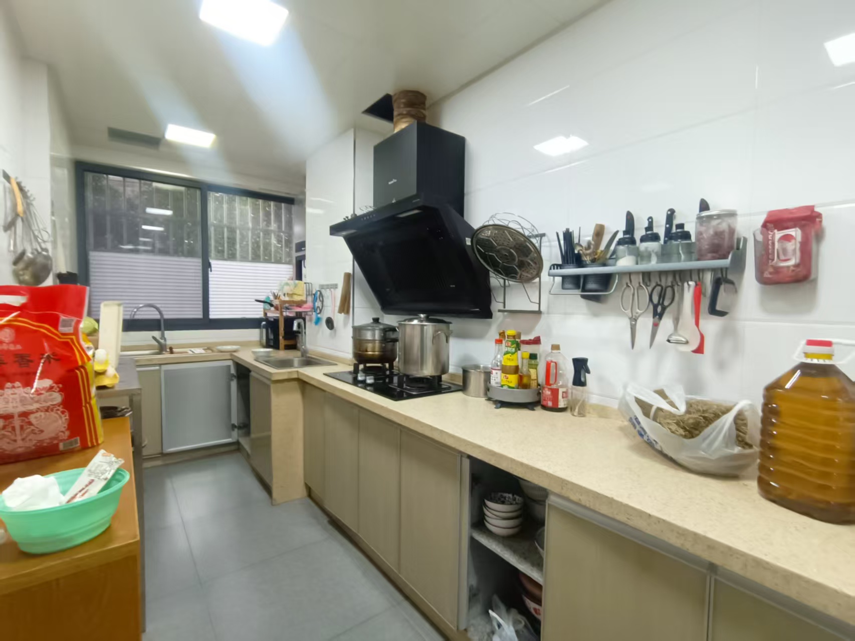 龙洲馨苑 4室3厅3卫 2800.0元/月 龙洲馨苑 4室3厅3卫 2800.0元/月室内图