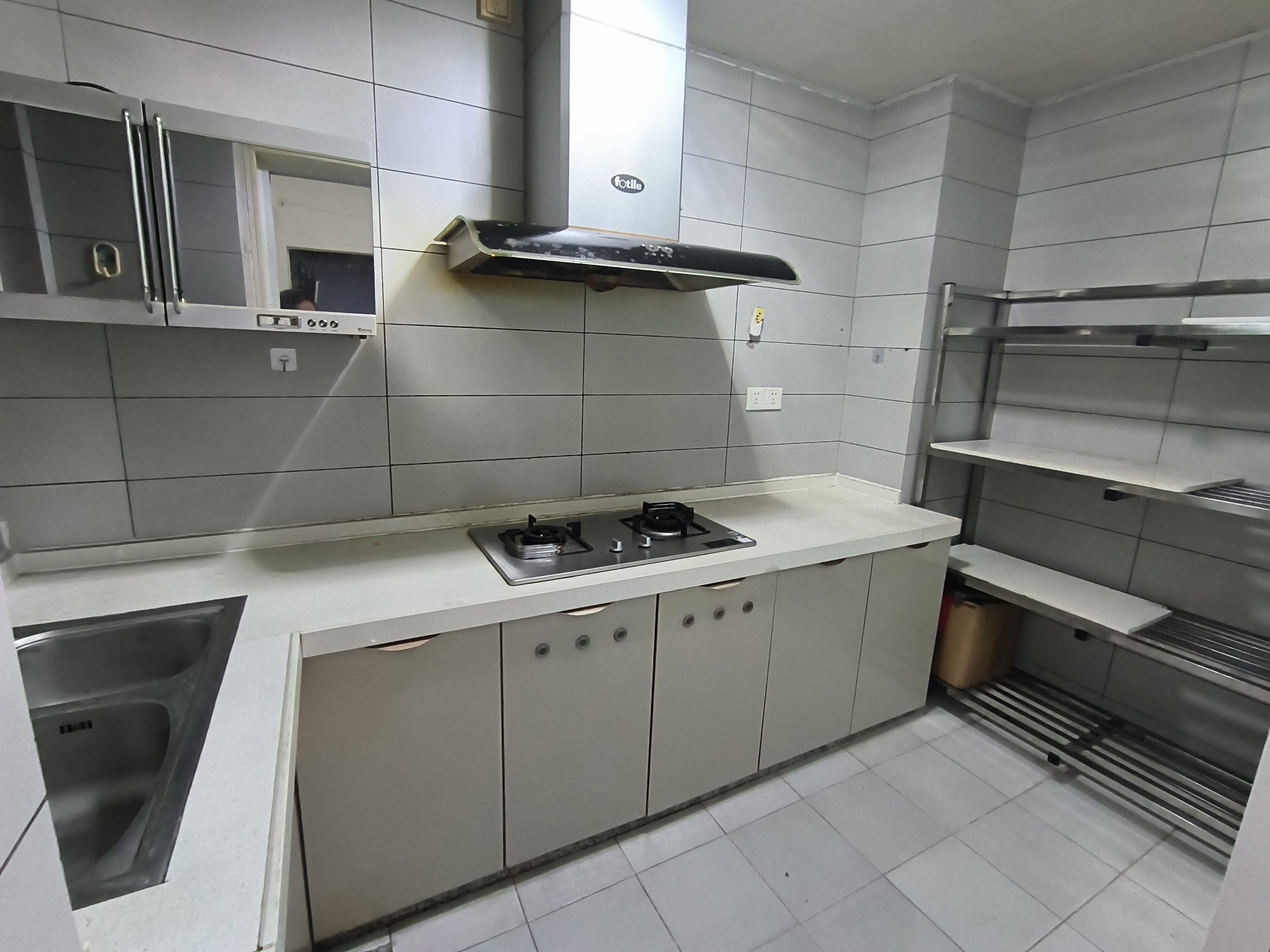 汇泰大厦  2室1厅1卫    130.0万客厅