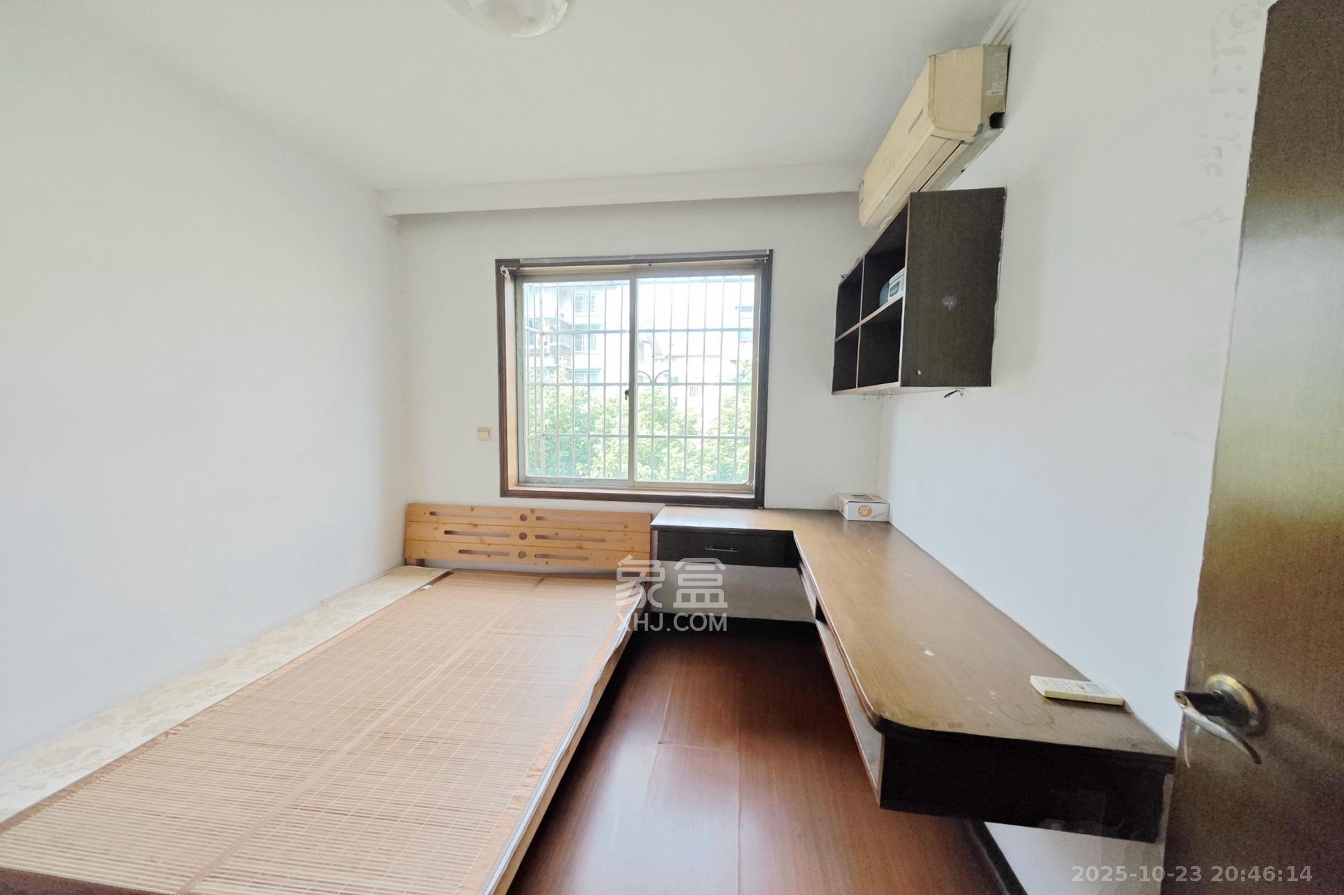 湖工家园  3室2厅1卫    68.8万 湖工家园  3室2厅1卫    68.8万卧室