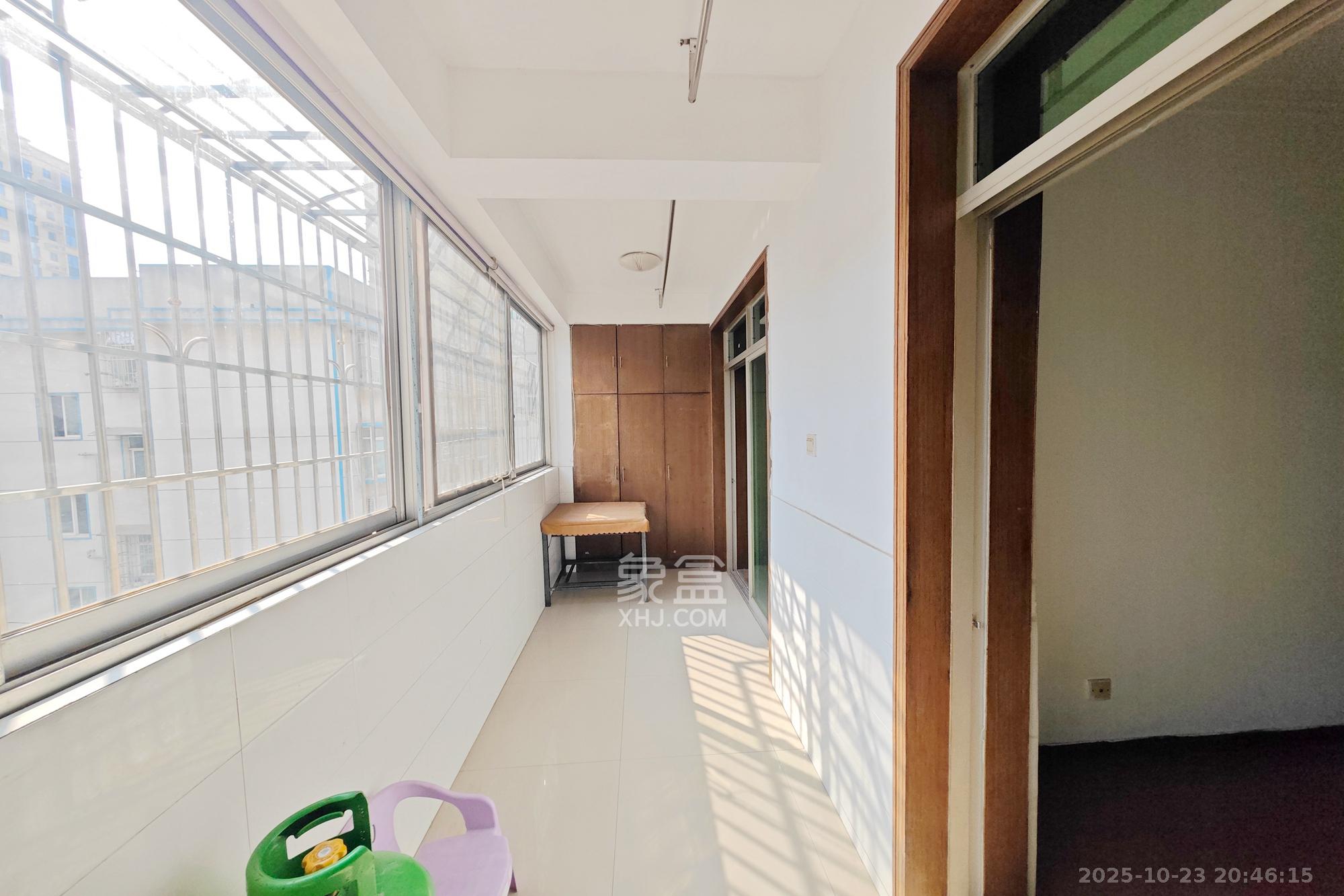 湖工家园  3室2厅1卫    68.8万 湖工家园  3室2厅1卫    68.8万阳台