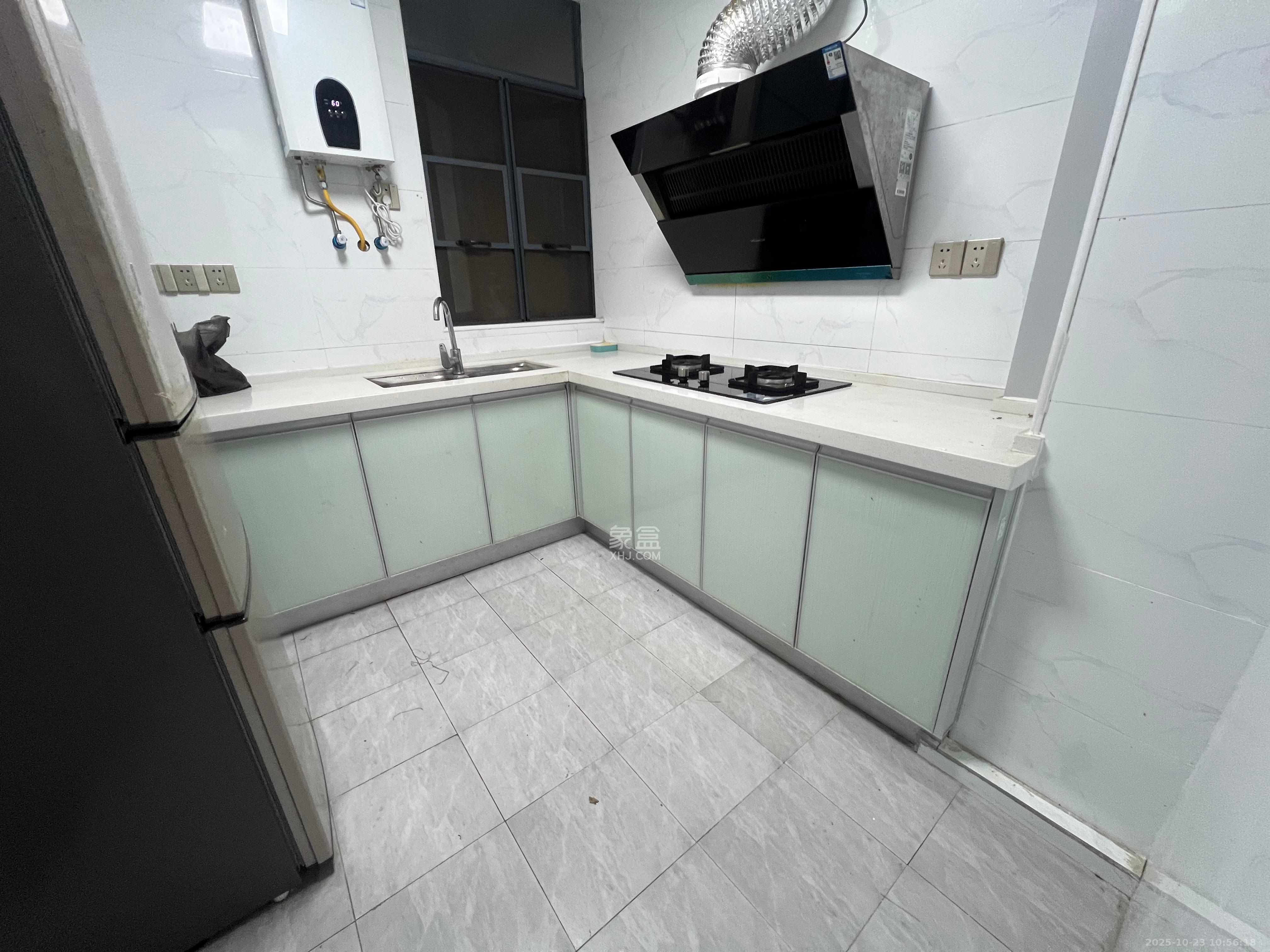 金领家族  3室1厅1卫    2200.0元/月 金领家族  3室1厅1卫    2200.0元/月室内图