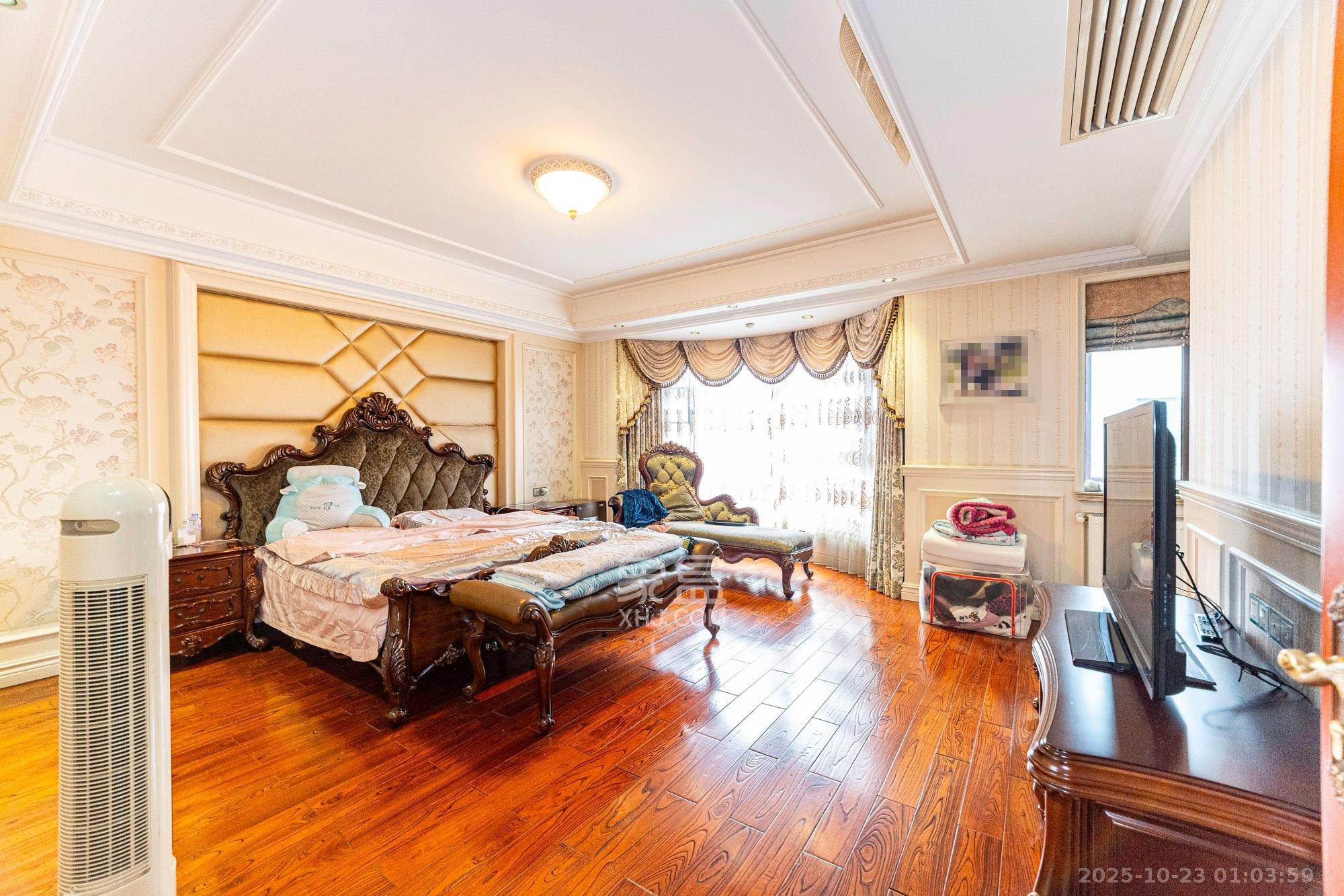 湘龙家园  8室3厅3卫    528.0万 湘龙家园  8室3厅3卫    528.0万卧室