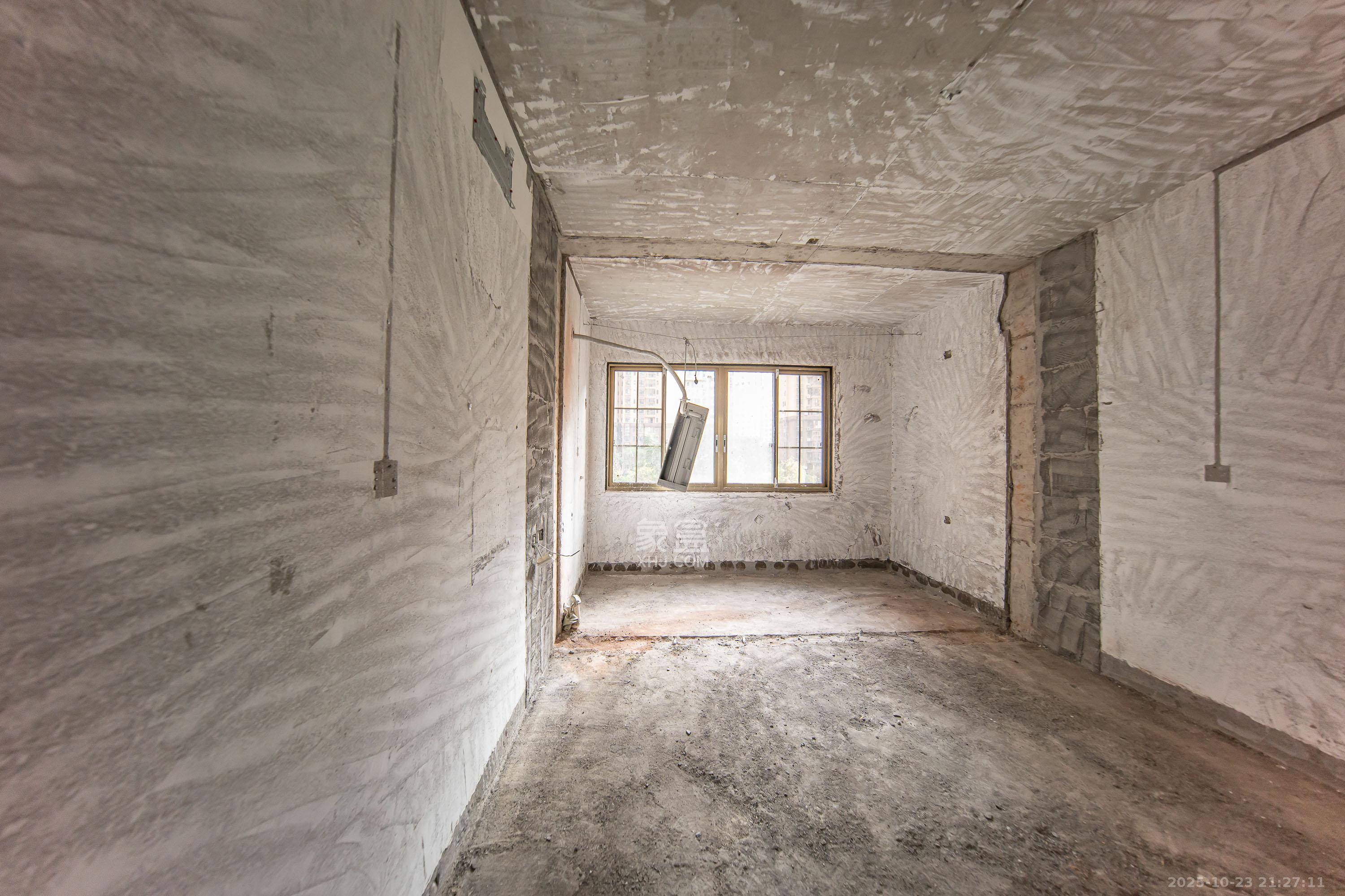 江山帝景哈佛  5室2厅2卫    103.8万卧室