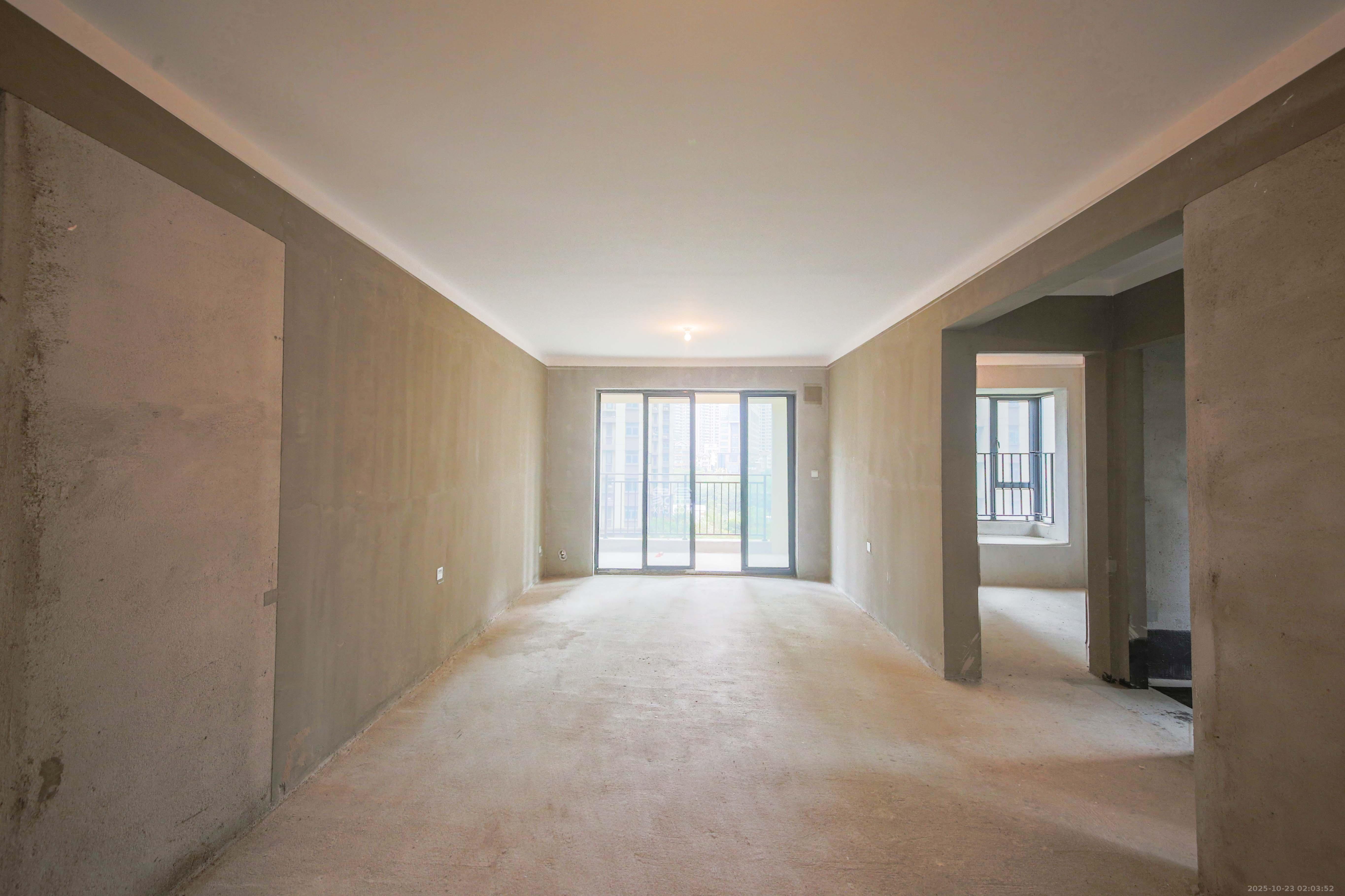 中建钰和城  4室2厅2卫    170.0万客厅